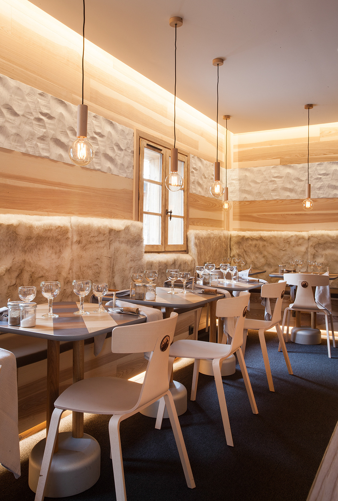 颠覆传统的山间餐厅设计-1