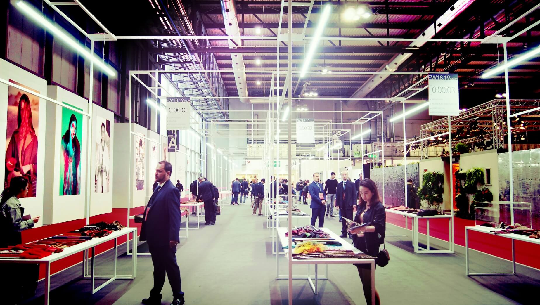 2017 年完成的 LINEAPELLE 展览中心设计-0