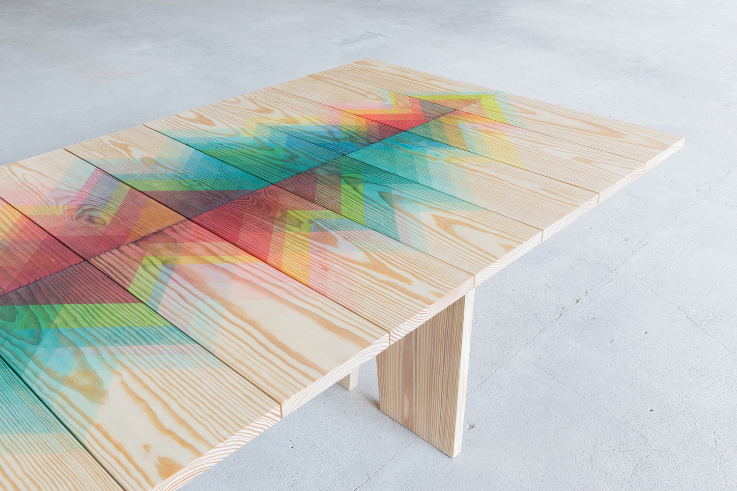 伦敦设计师打造多彩人字形家具-6