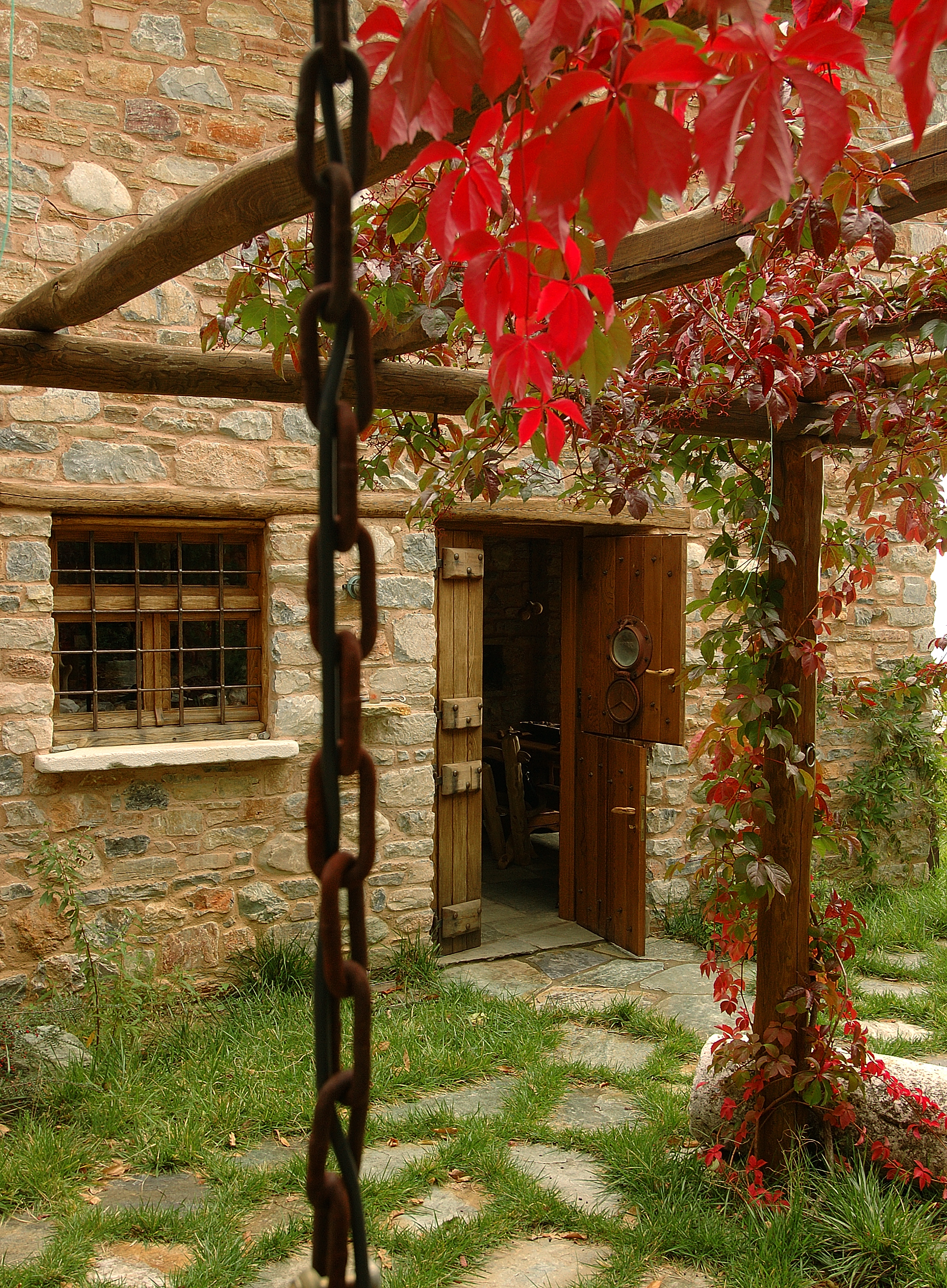 Pelion 山间混凝土石屋，融入自然的简约生活-44