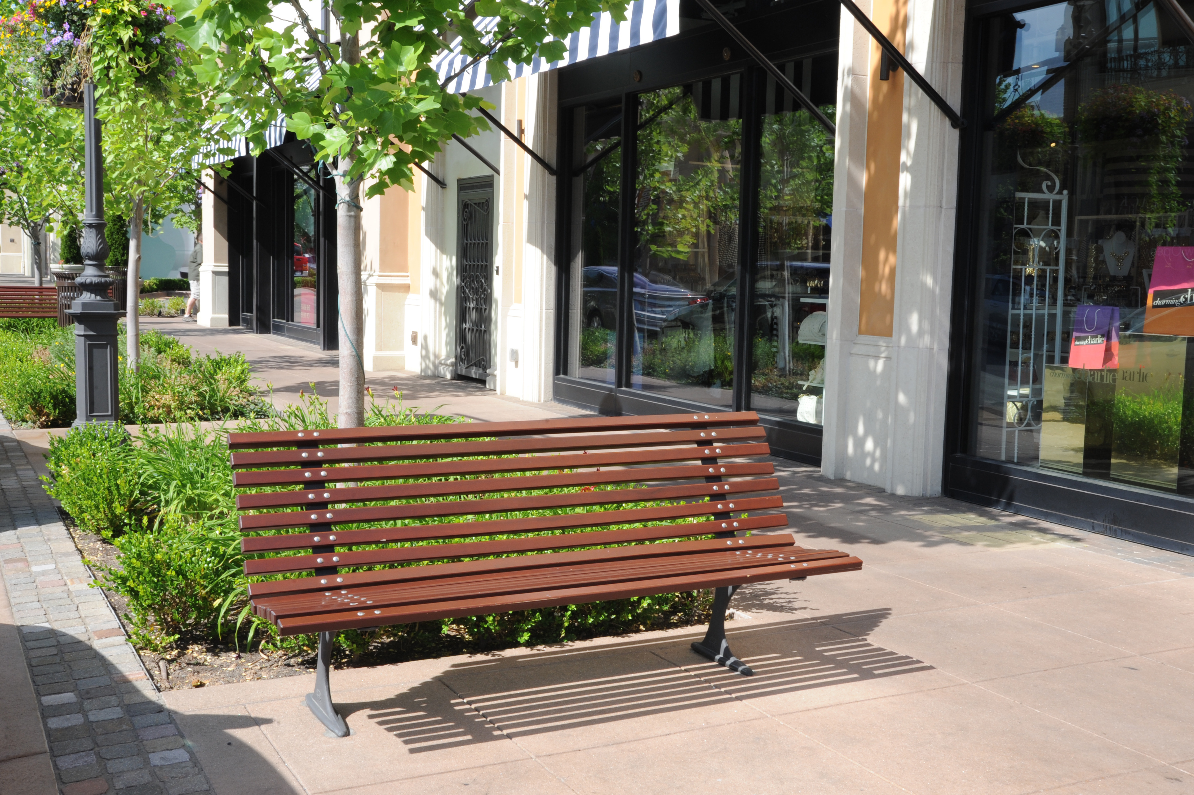 Idaho 商业中心的照明与家具设计-19