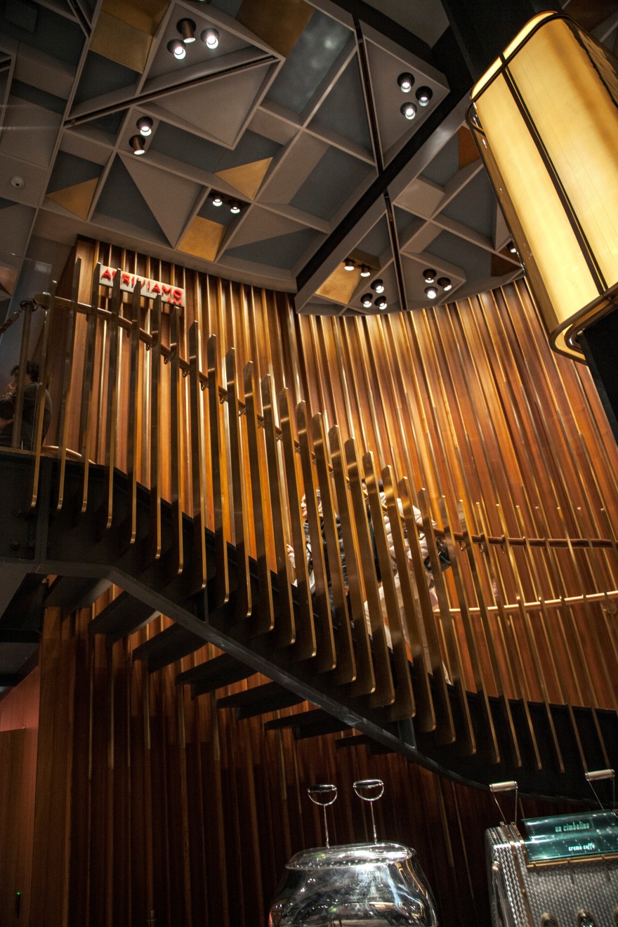 星巴克旗舰店的奢华内部设计-4