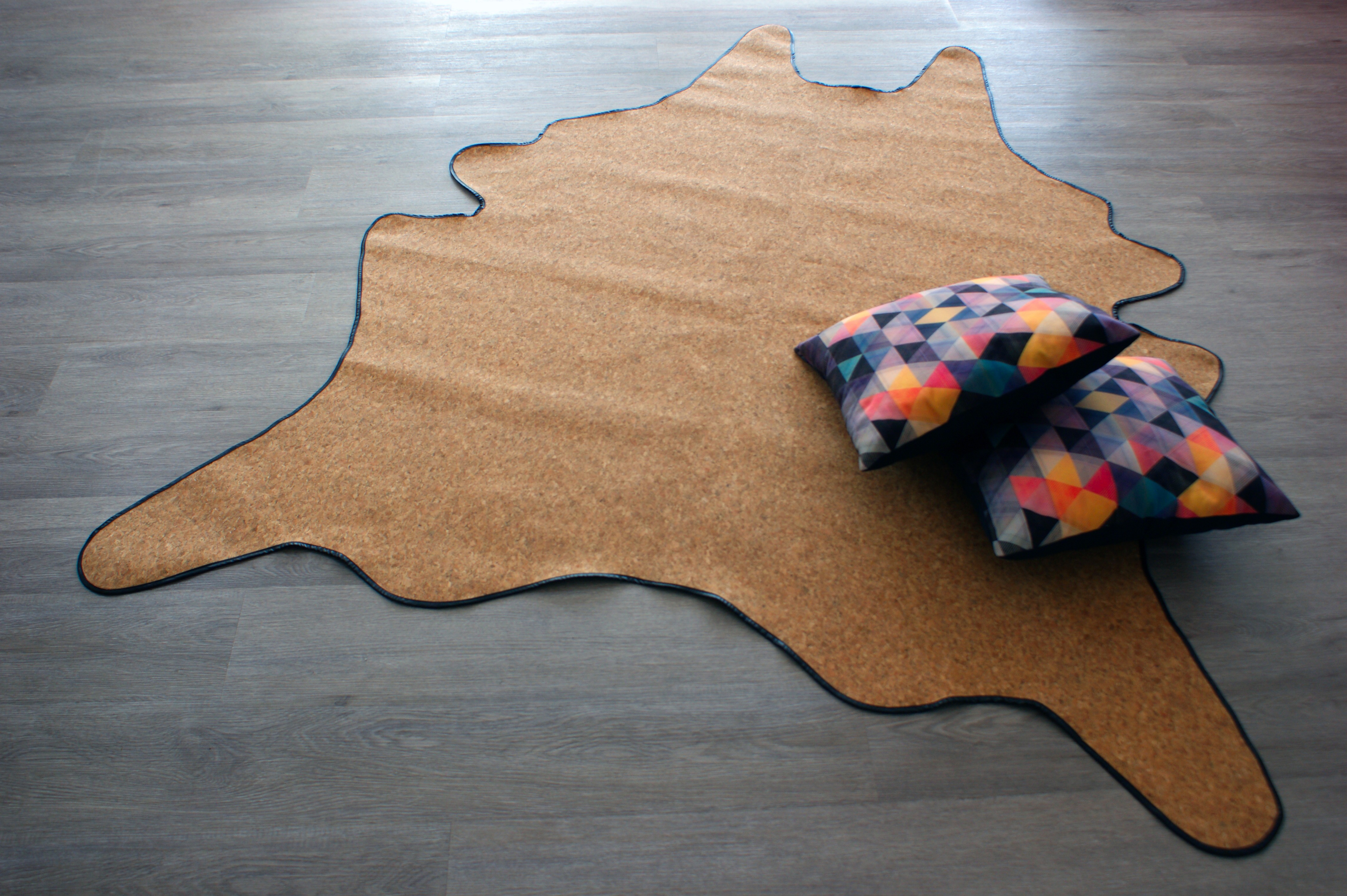 VEGAN 牛皮质地地毯-9