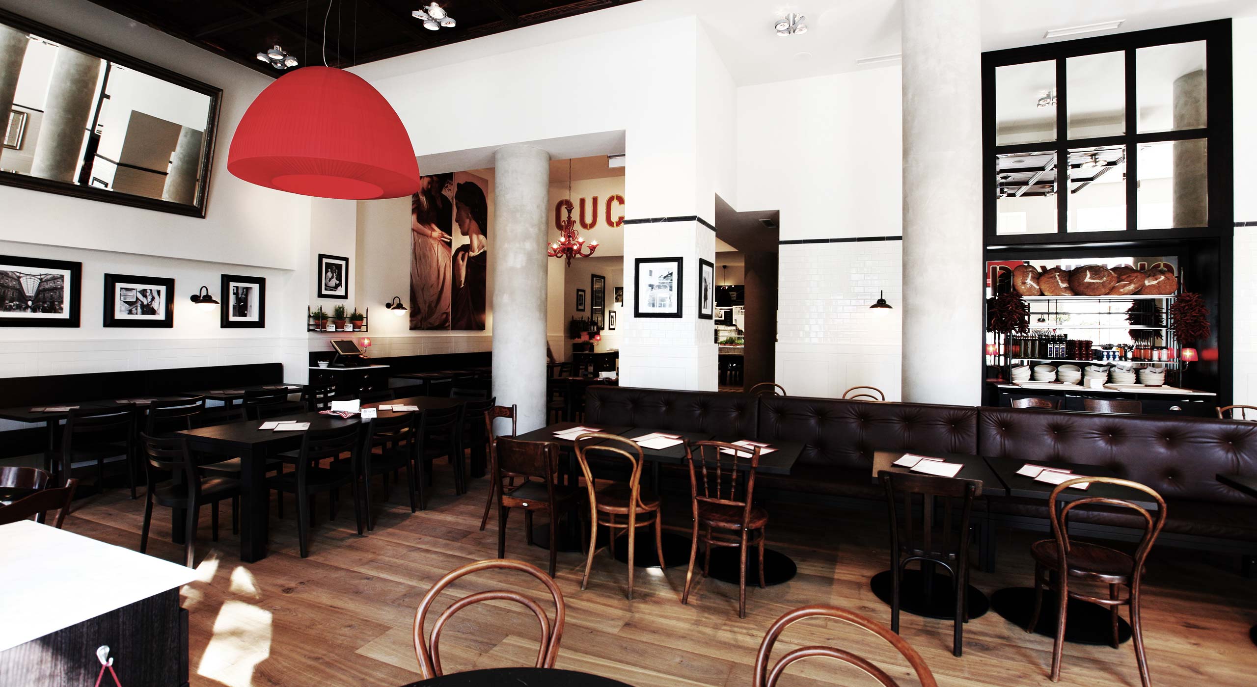 意大利美食餐厅的红色黄色彩虹设计-23