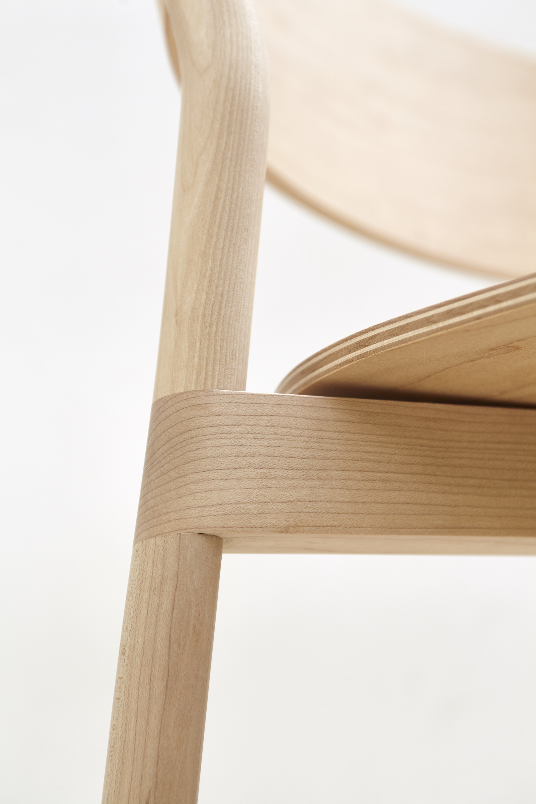 伦敦设计师 Timothée Mion 的极简主义椅子 Plouf-8