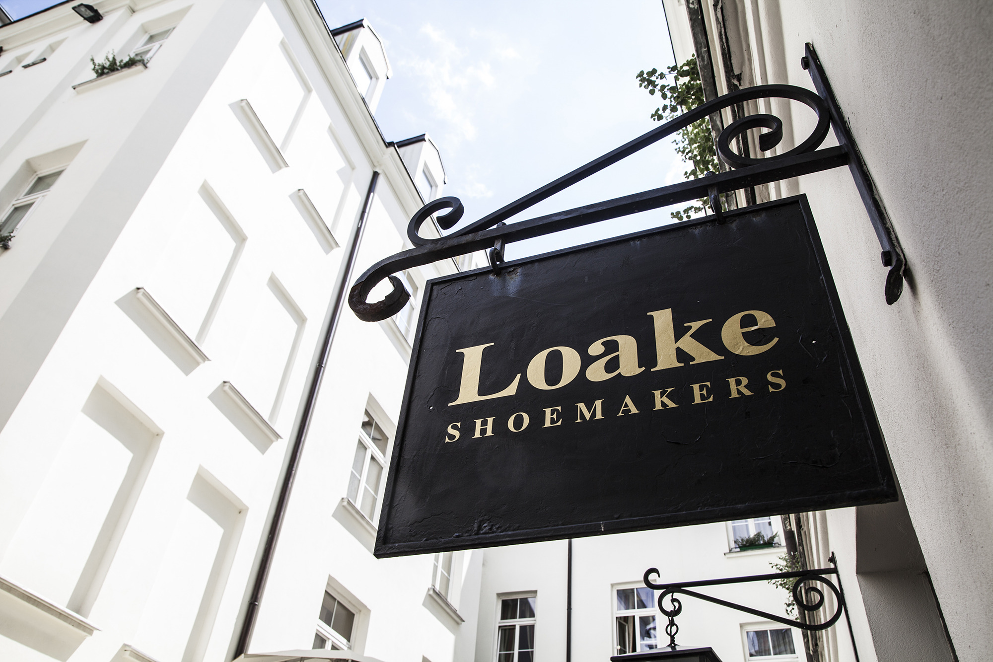 2015 年 Loake Shoemakers 定制店铺设计-7