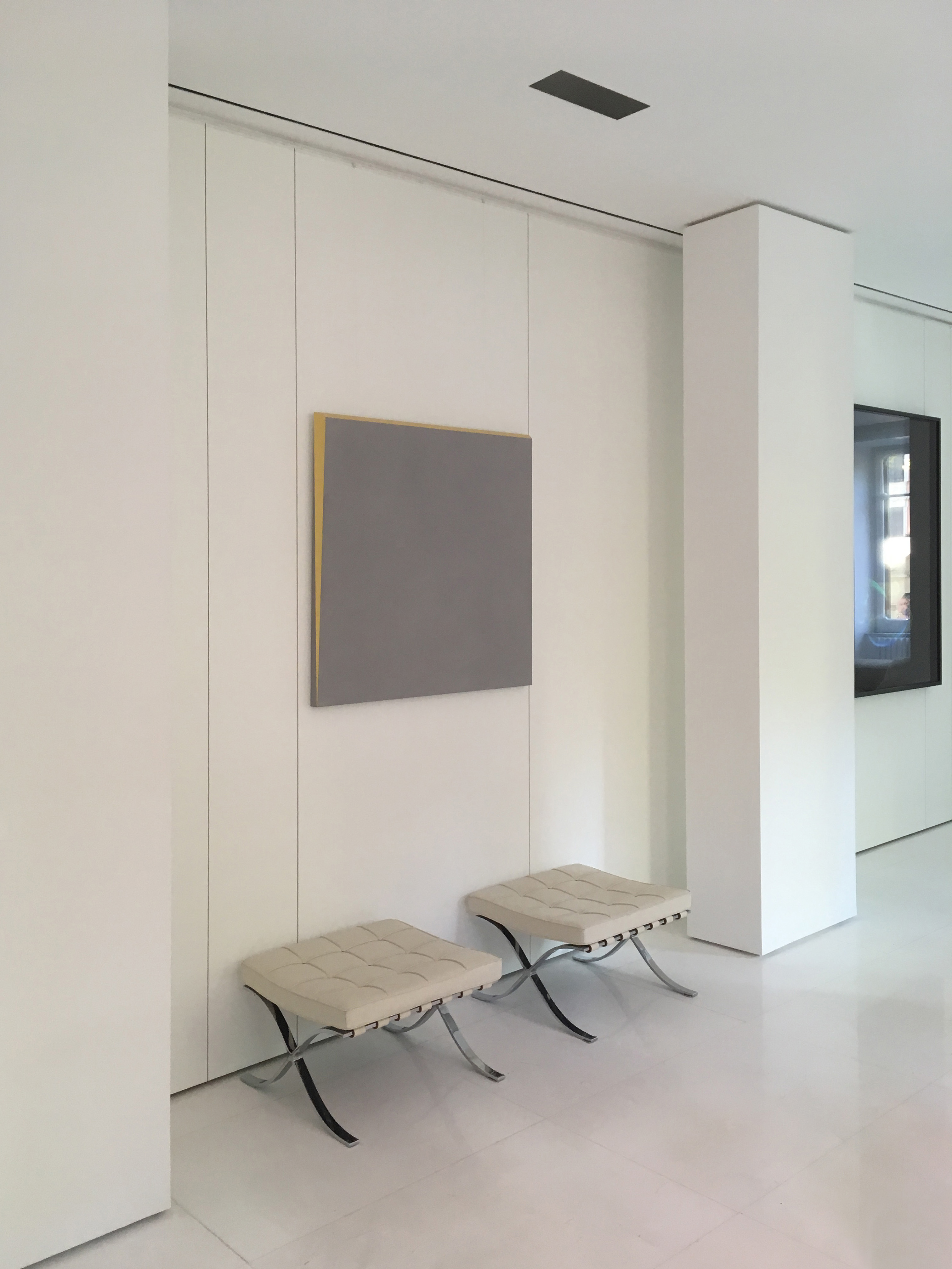 2010 年完成的 R+E 公寓 | 精致室内设计与定制家具的完美融合-3