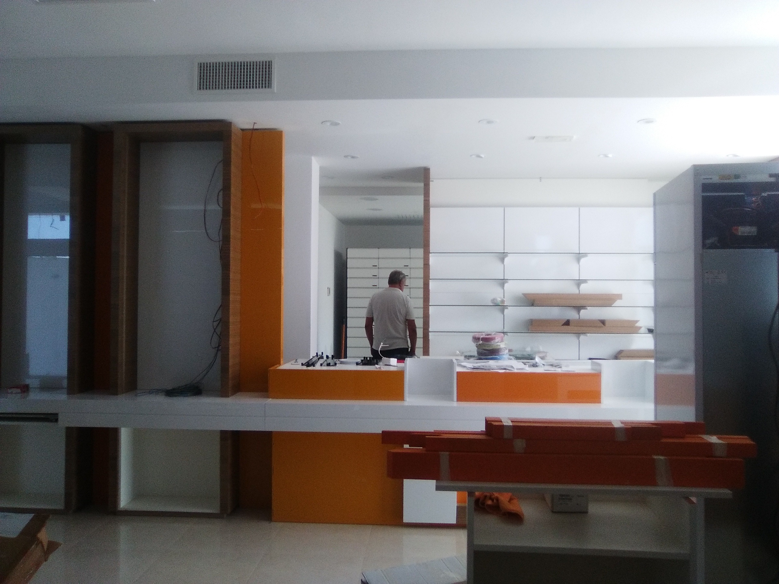 2016 年完成的 Olimpica 药店室内设计-11