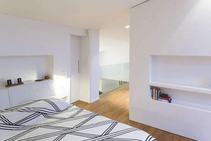 简练纯粹,自然光影交织的意大利别墅设计-14