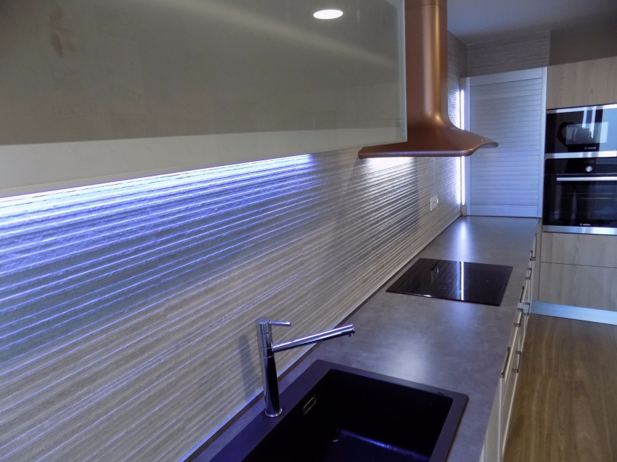 现代复古厨房,工业风与早餐文化的完美融合-23