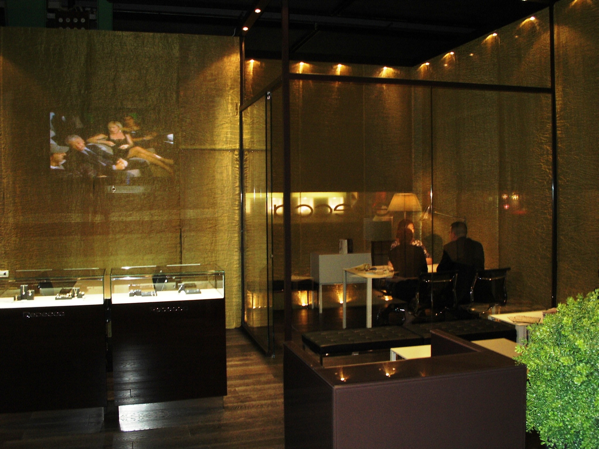 瑞贝卡巴塞罗那展位设计 | 摩登与优雅的完美结合-1