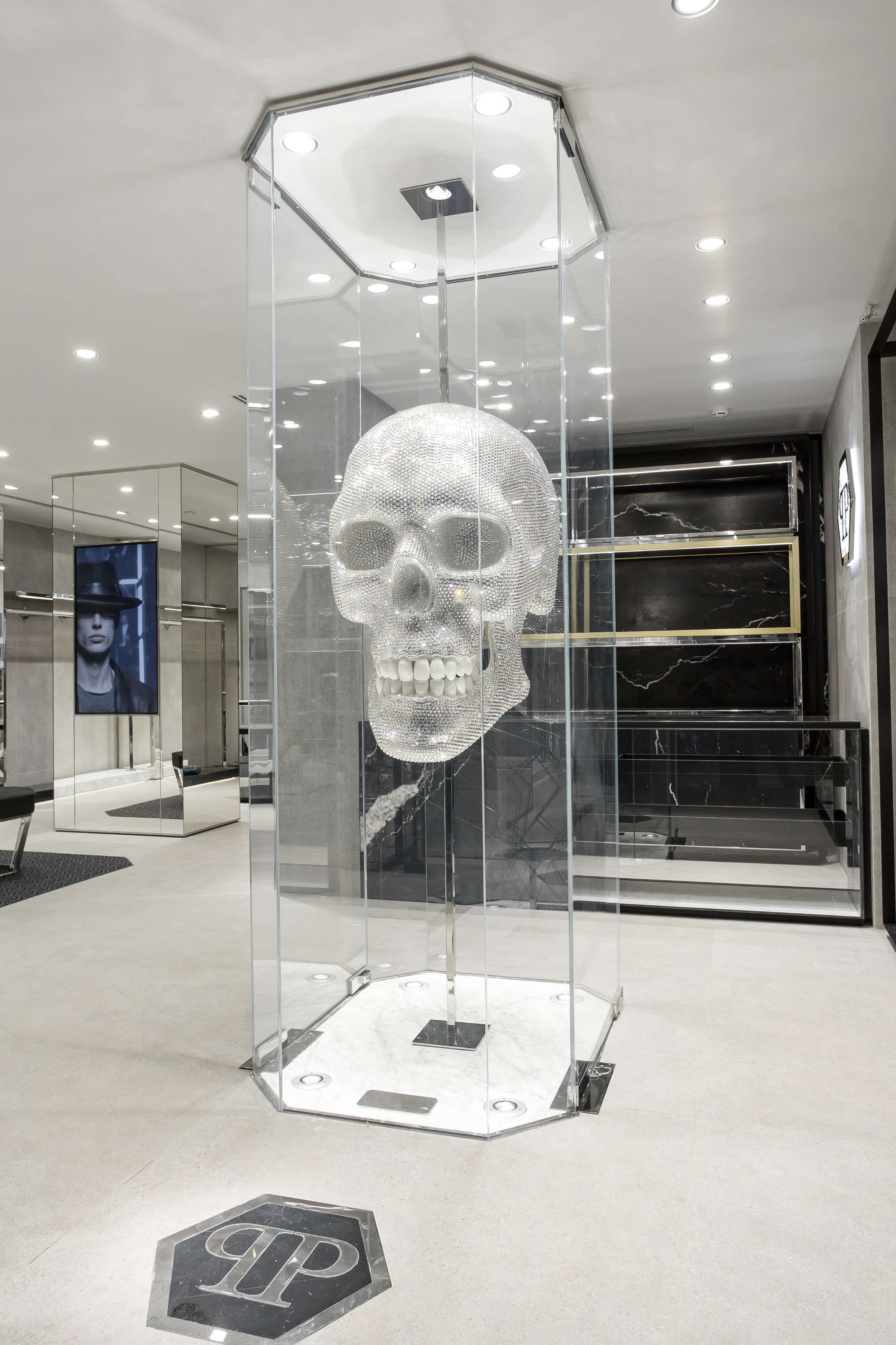 Kazan Philipp Plein 精品店室内设计-5