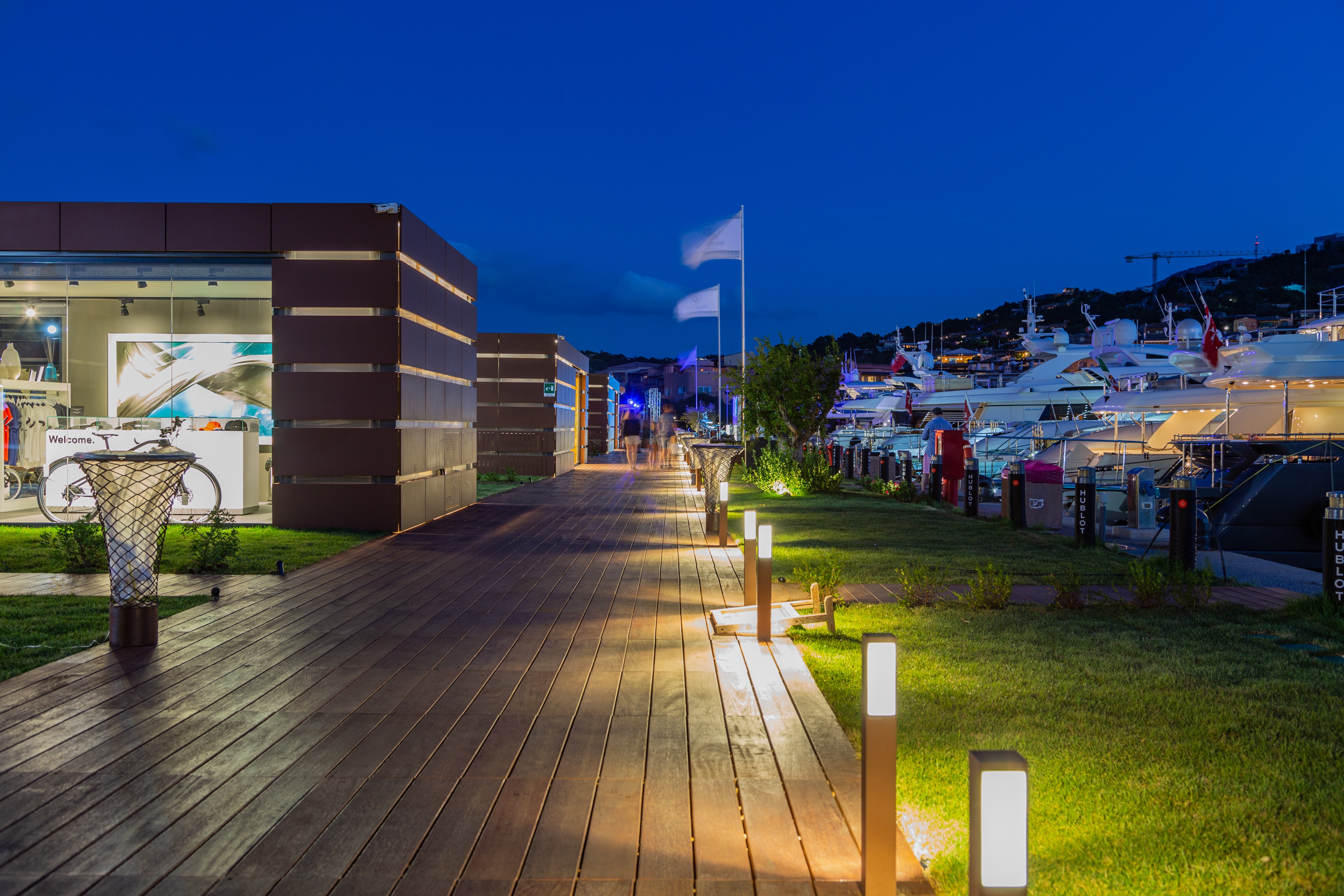 WATERFRONT(意大利奢华海滨小镇的灯光艺术)-0