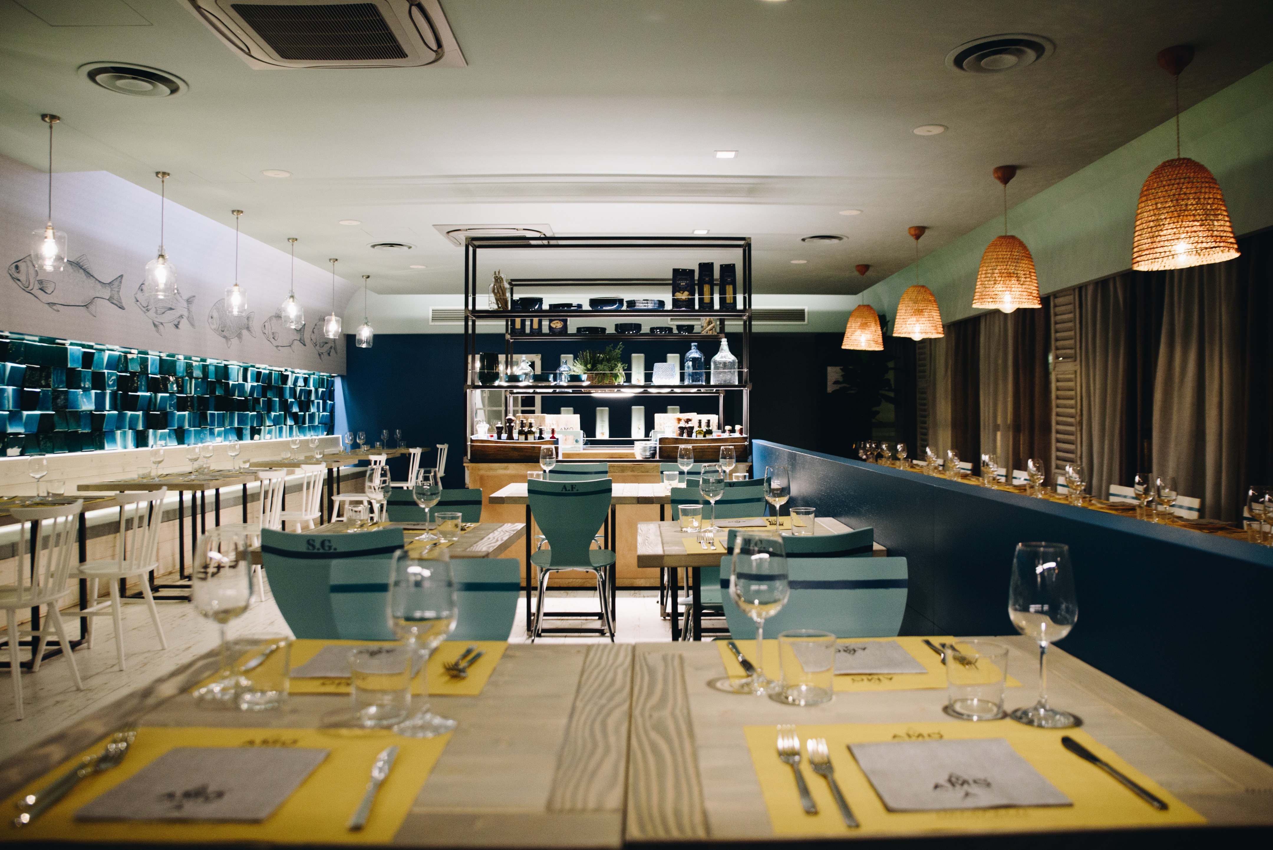 海洋主题餐厅的定制瓷砖艺术-0