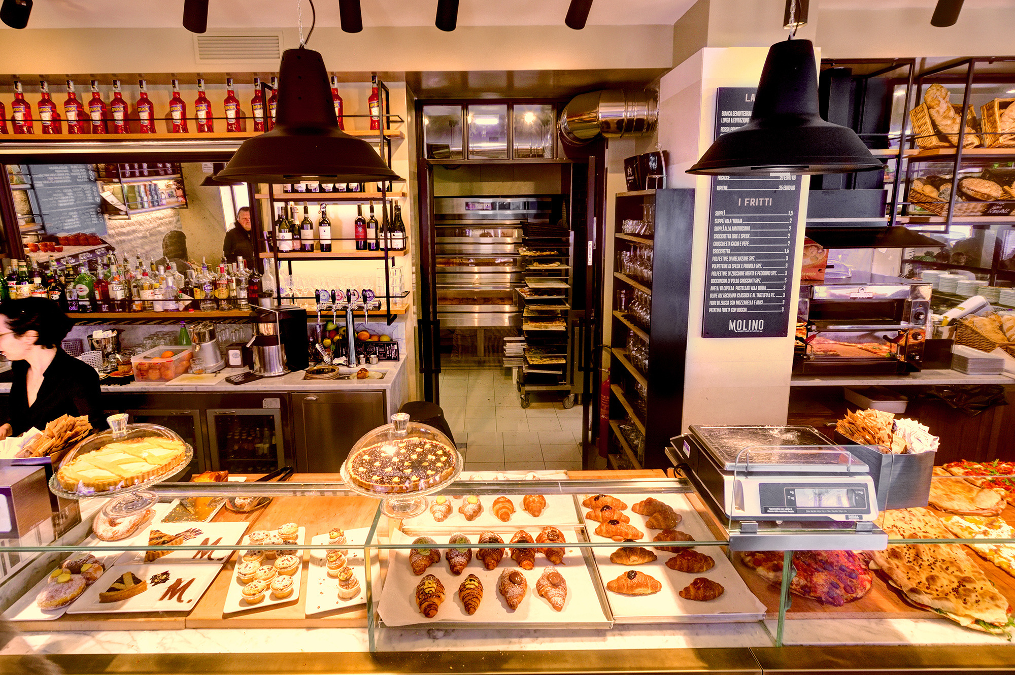 罗马 Molino 烘焙坊,温馨意式空间-2