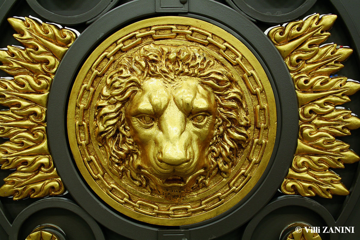 布鲁克林私人住宅设计 | 铁艺大门与精致楼梯-5