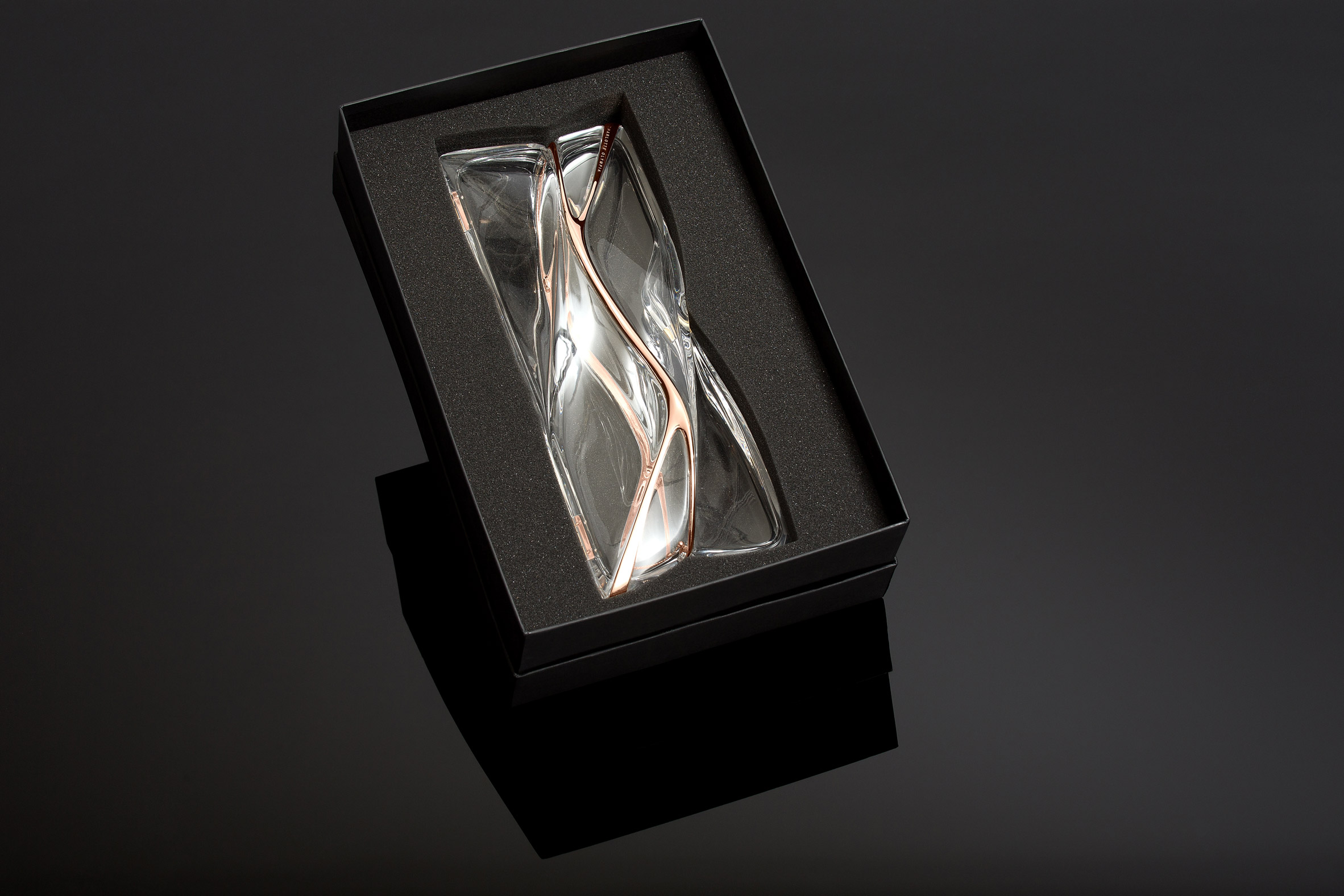 扎哈·哈迪德遗作 | 夏洛特·奥林匹亚限量版高跟鞋与离合器包-20