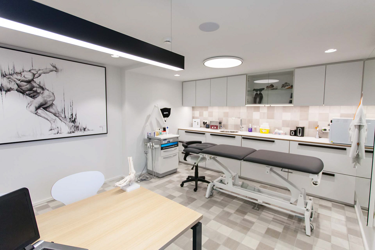 翻新老建筑,打造温馨专业足病诊疗空间-29