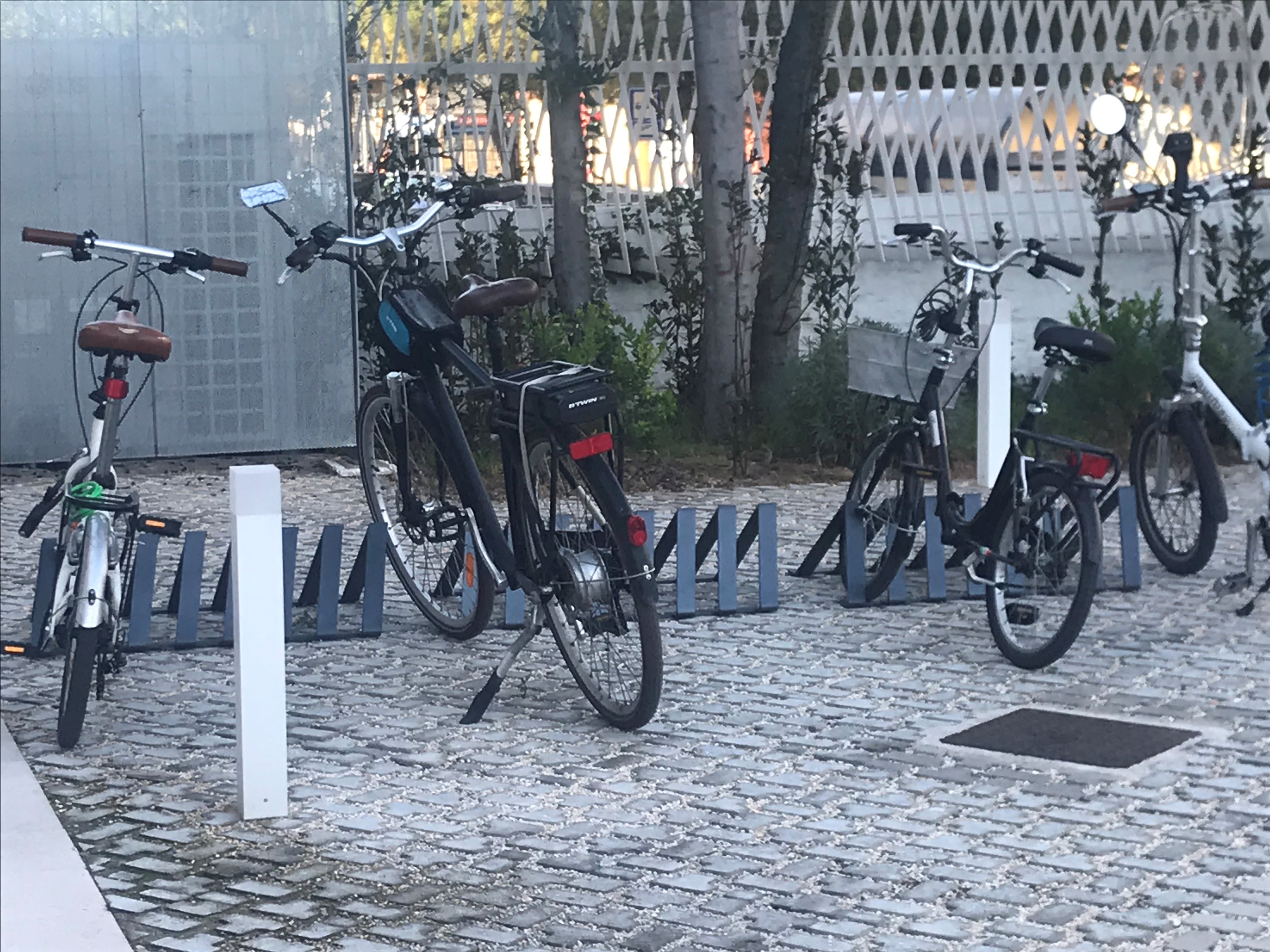 电信公司总部打造高效休闲办公空间-47