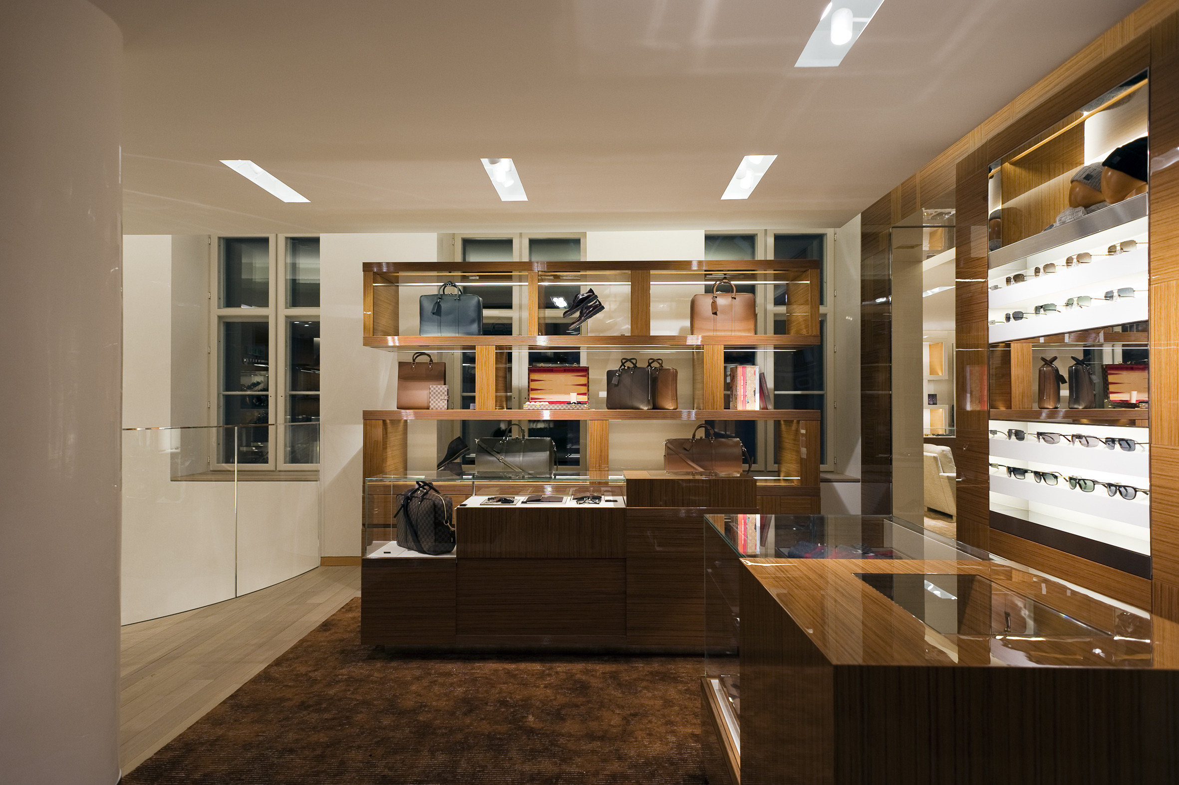 精品路易威登店-5