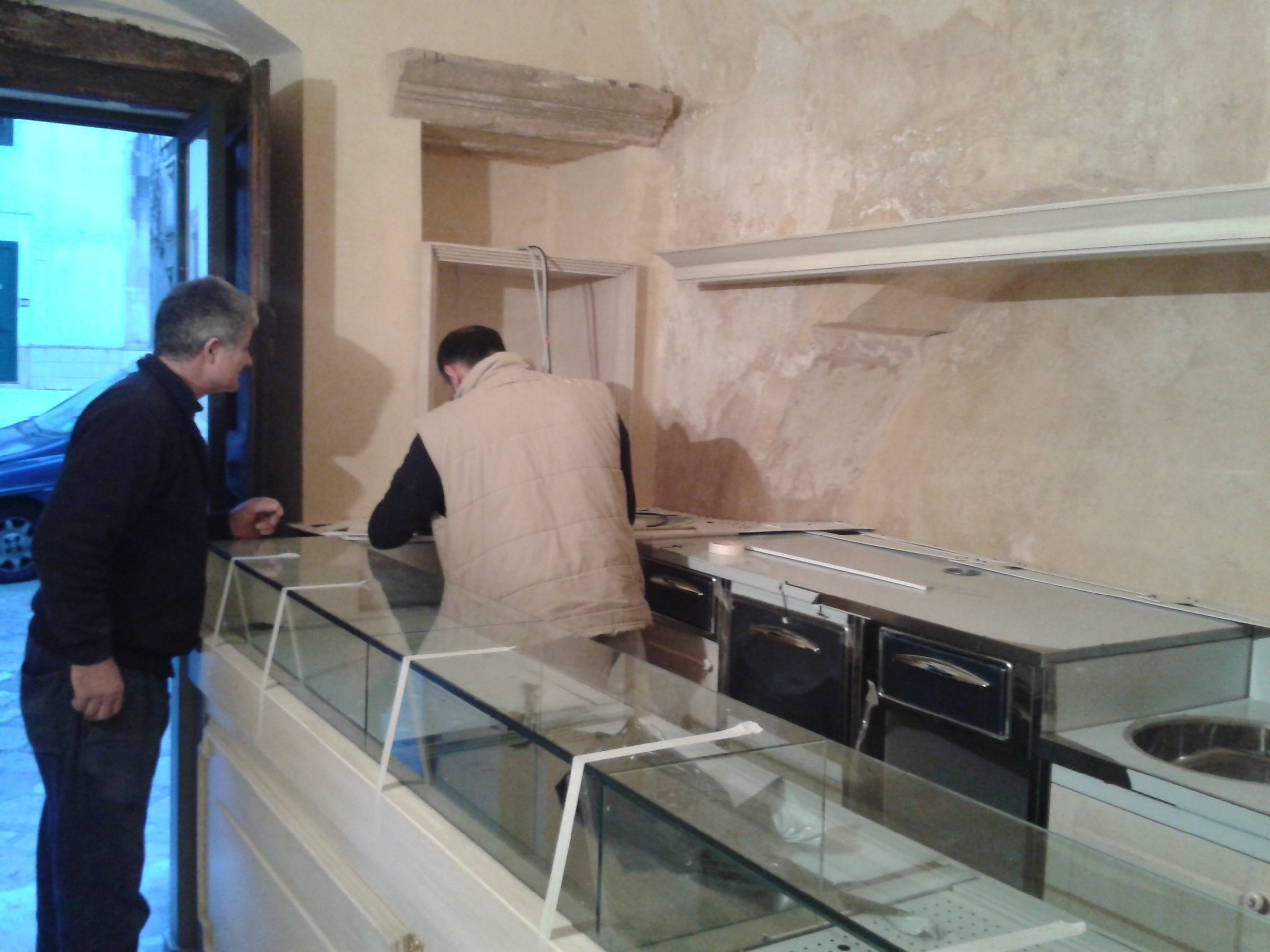 历史建筑中的现代咖啡馆-4