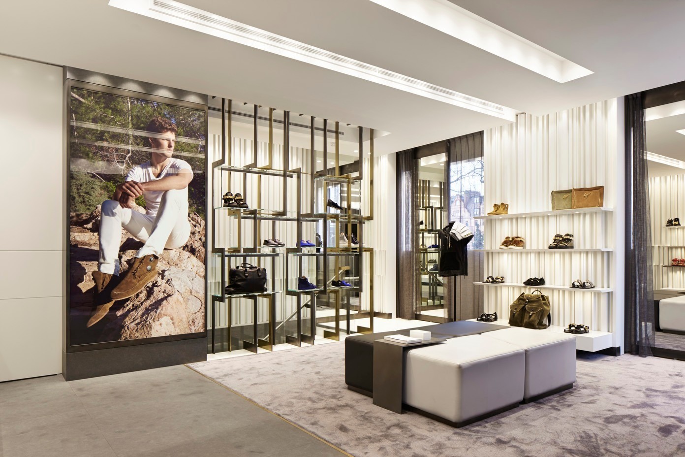 伦敦 Giuseppe Zanotti 男士专卖店 - 传统意式风情与现代空间的完美融合-7