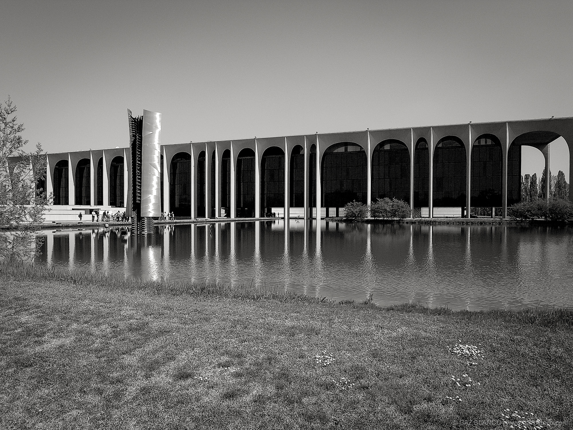 奥斯卡·尼迈耶的意大利 Mondadori 大厦 | 现代建筑的华美乐章-22