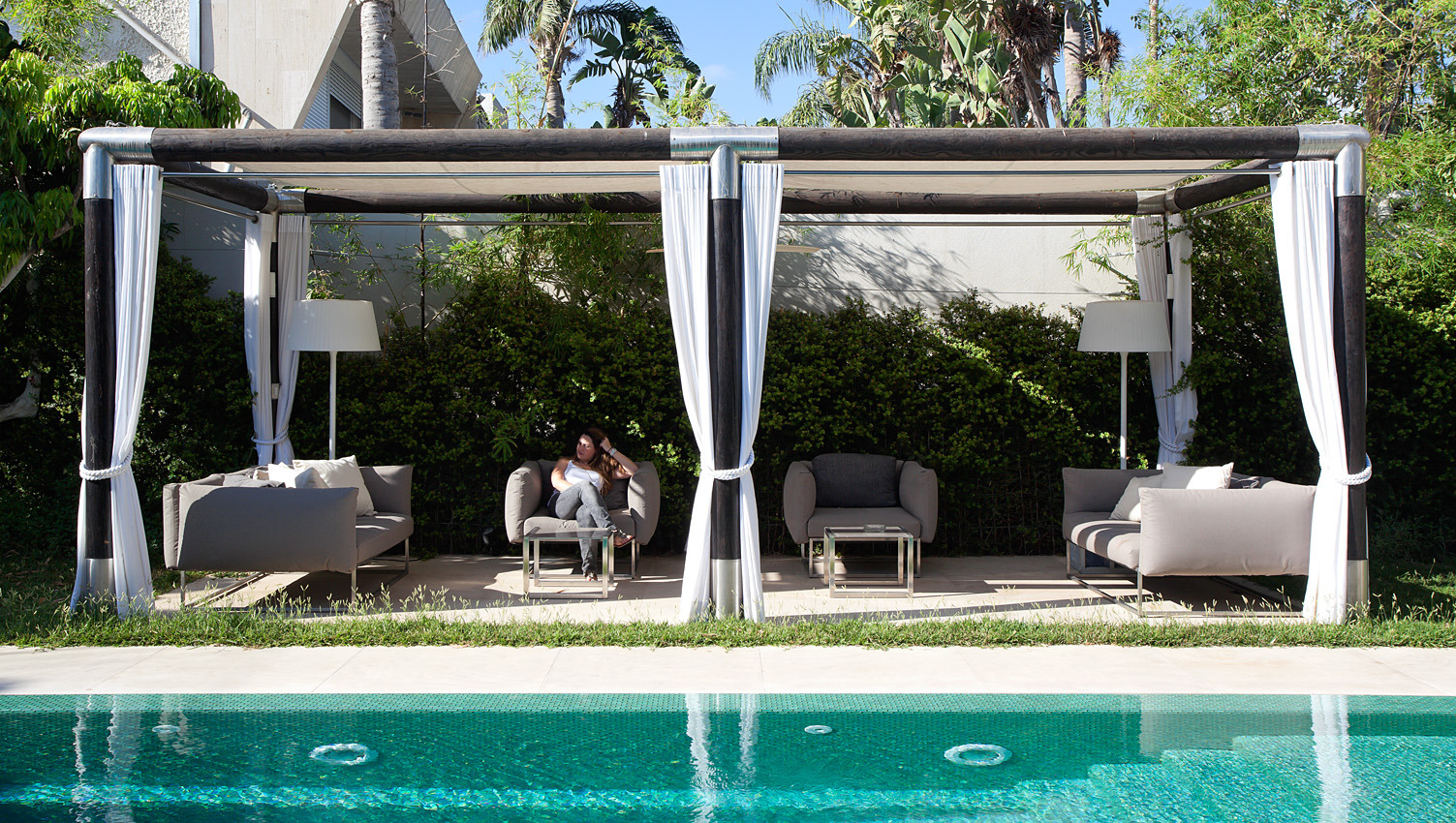 金光璀璨的家庭娱乐室-21