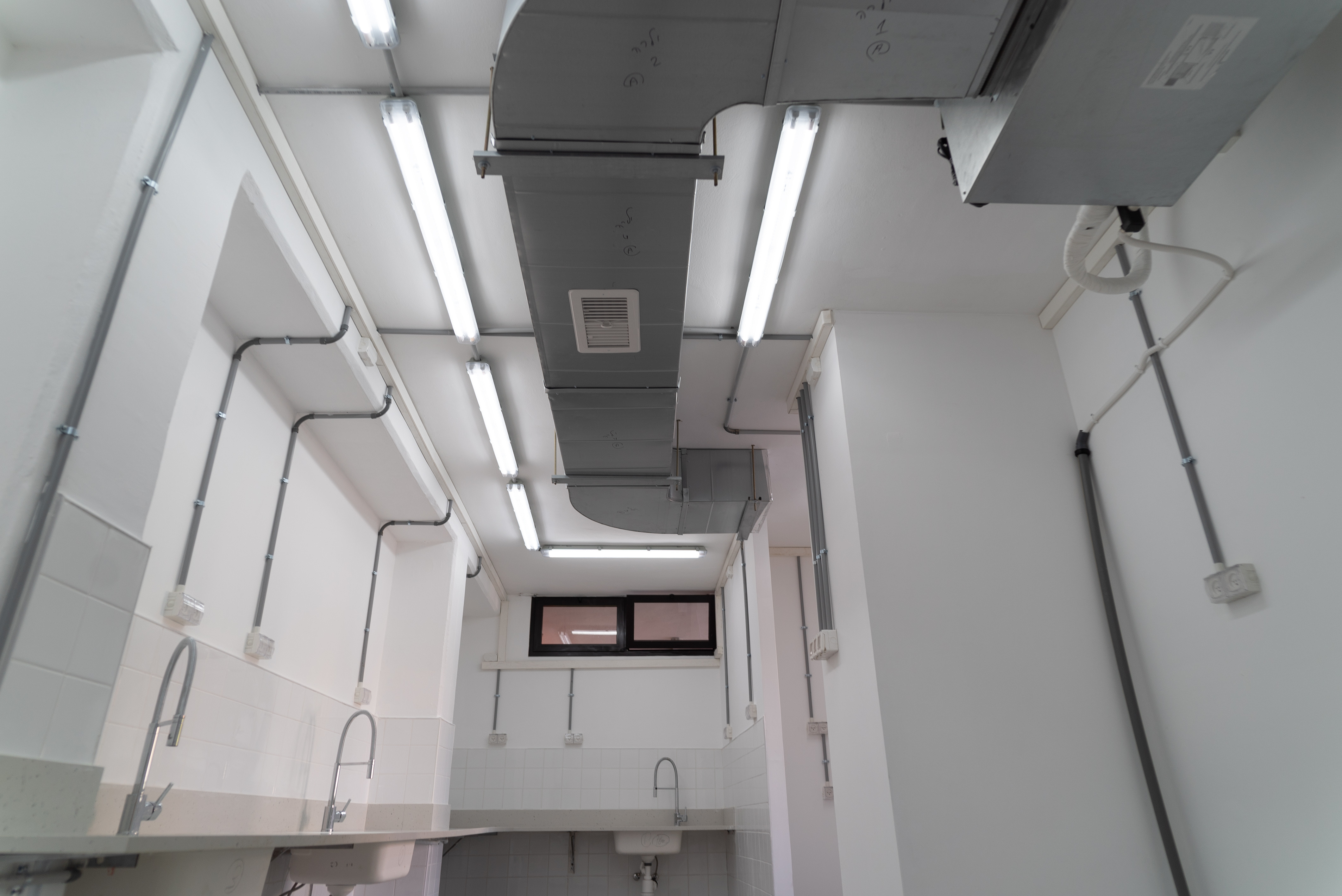 小空间，大变革——以色列巴特亚姆市沙 azar 高中入口改造-10