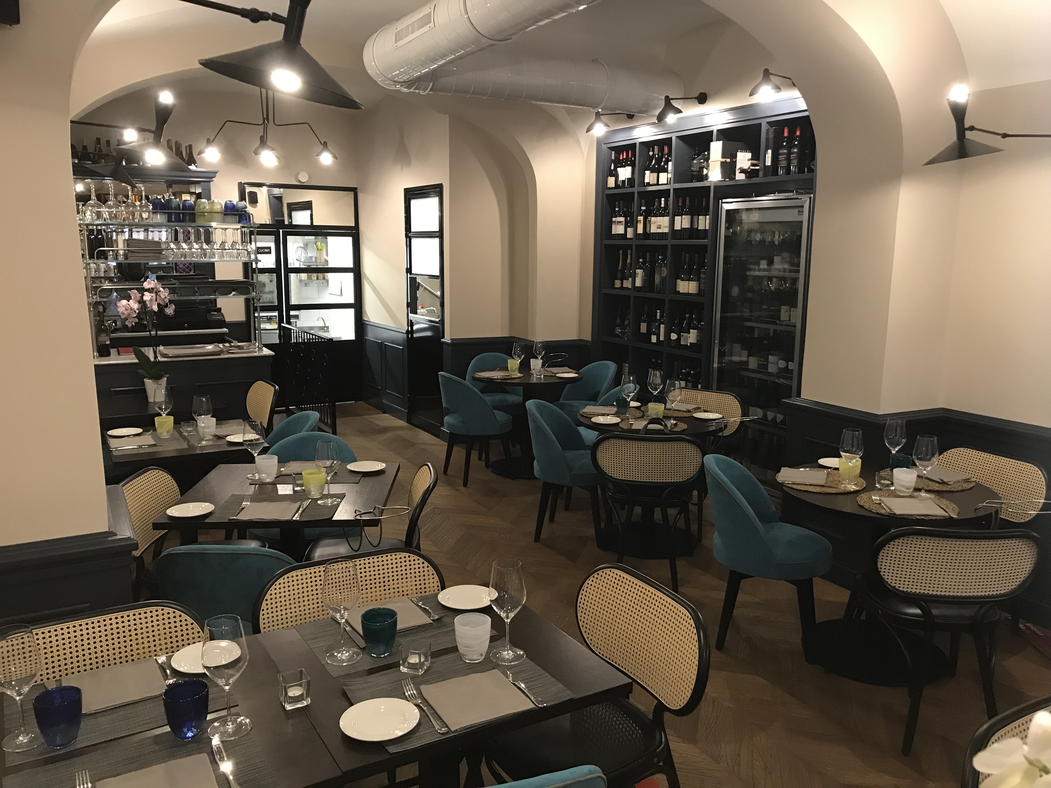 2019 年完成的意大利餐厅设计佳作-0