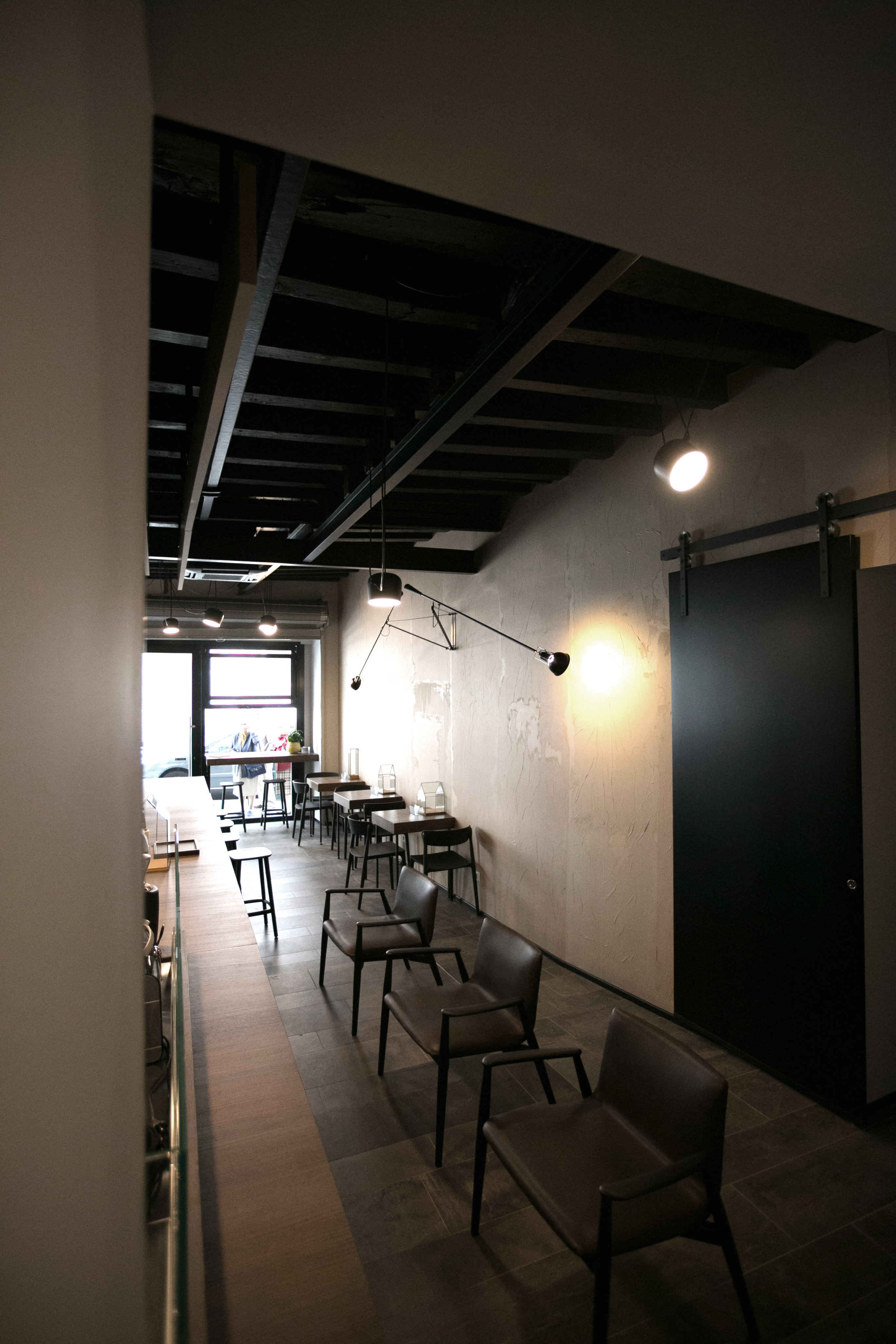 意式咖啡馆室内设计 · 精致烘培展示空间-3