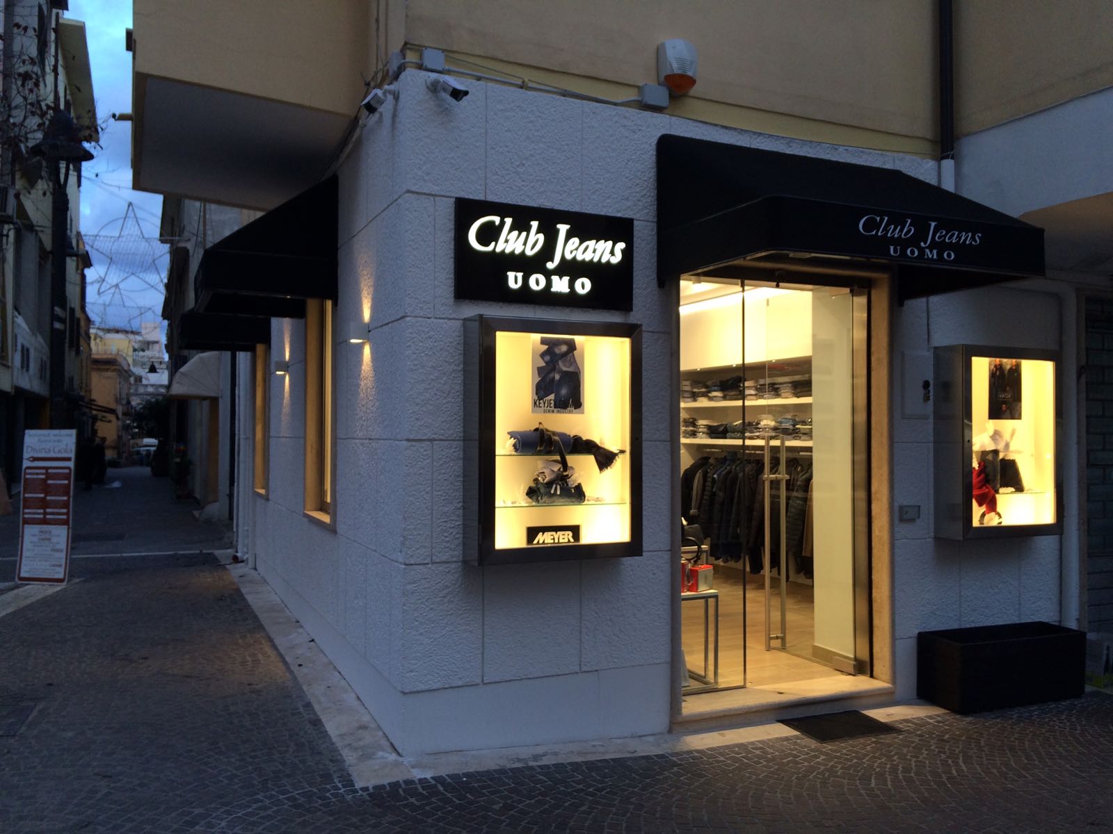 Club Jeans Uomo 照明设计-29