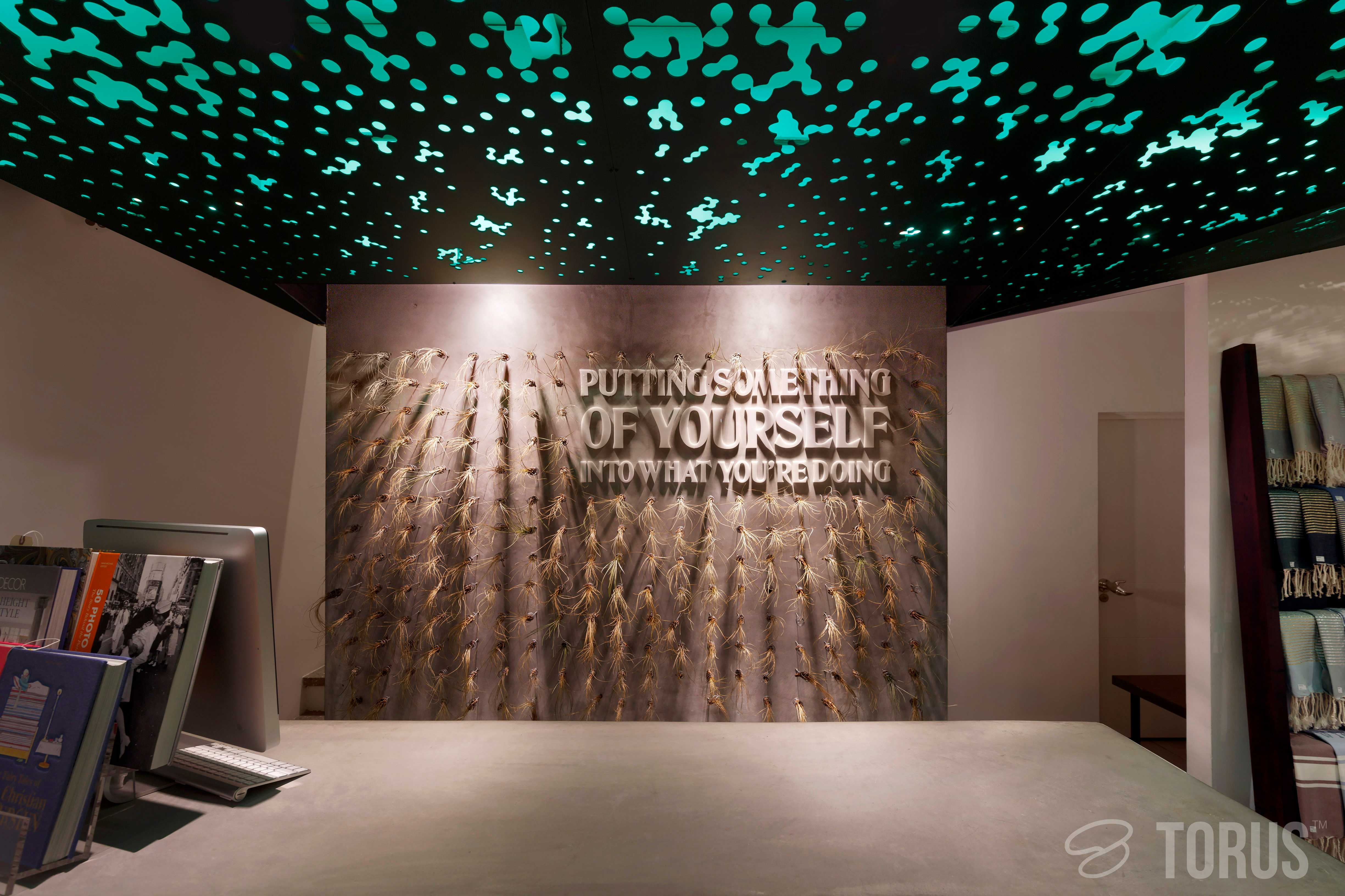 模块化定制家具打造独特零售空间-10