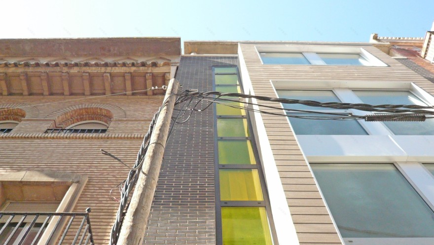 城市夹缝中的精致公寓楼-27