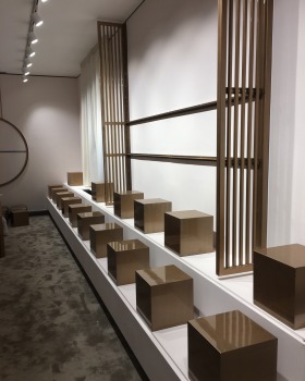 米兰奢华鞋履品牌 Racine Carrée 手工绘金钢精品店