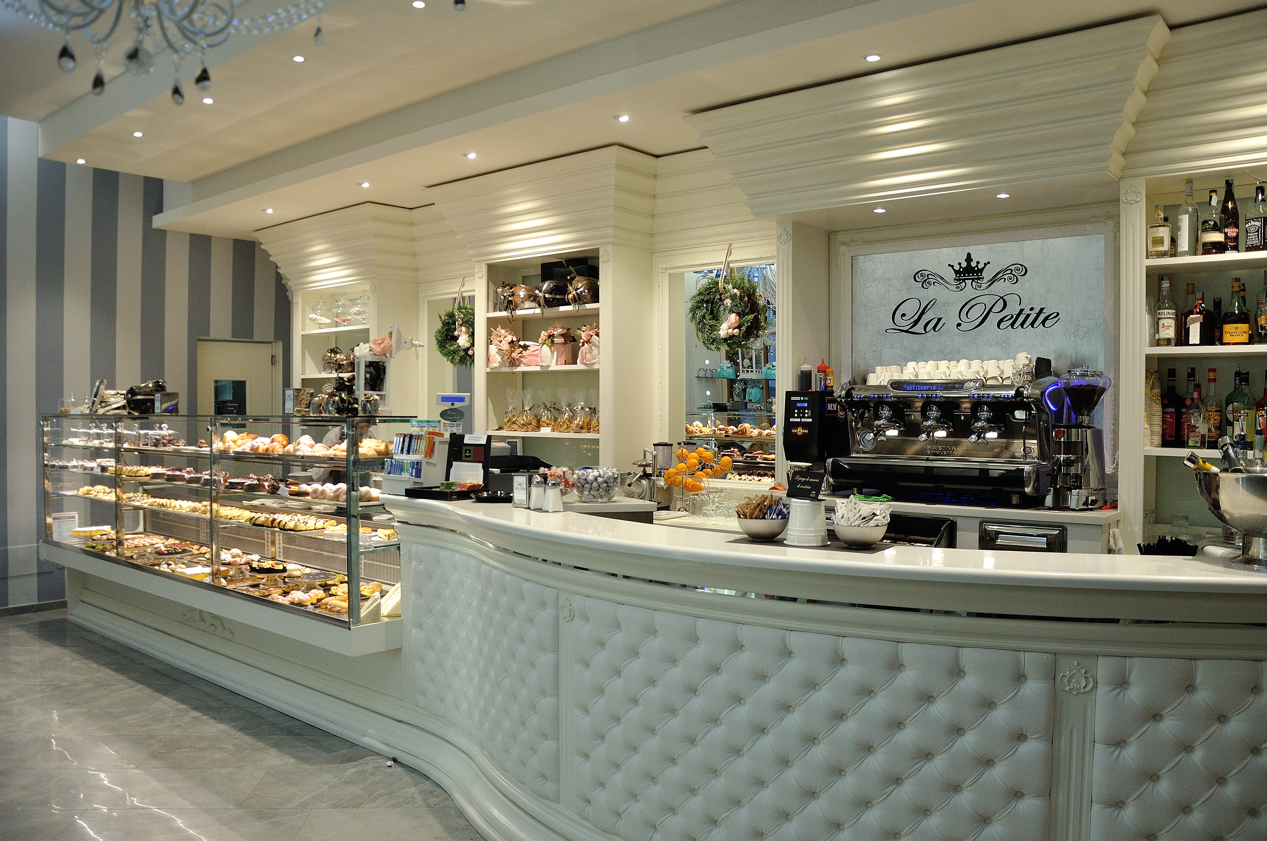 意大利优雅小糕点店-0