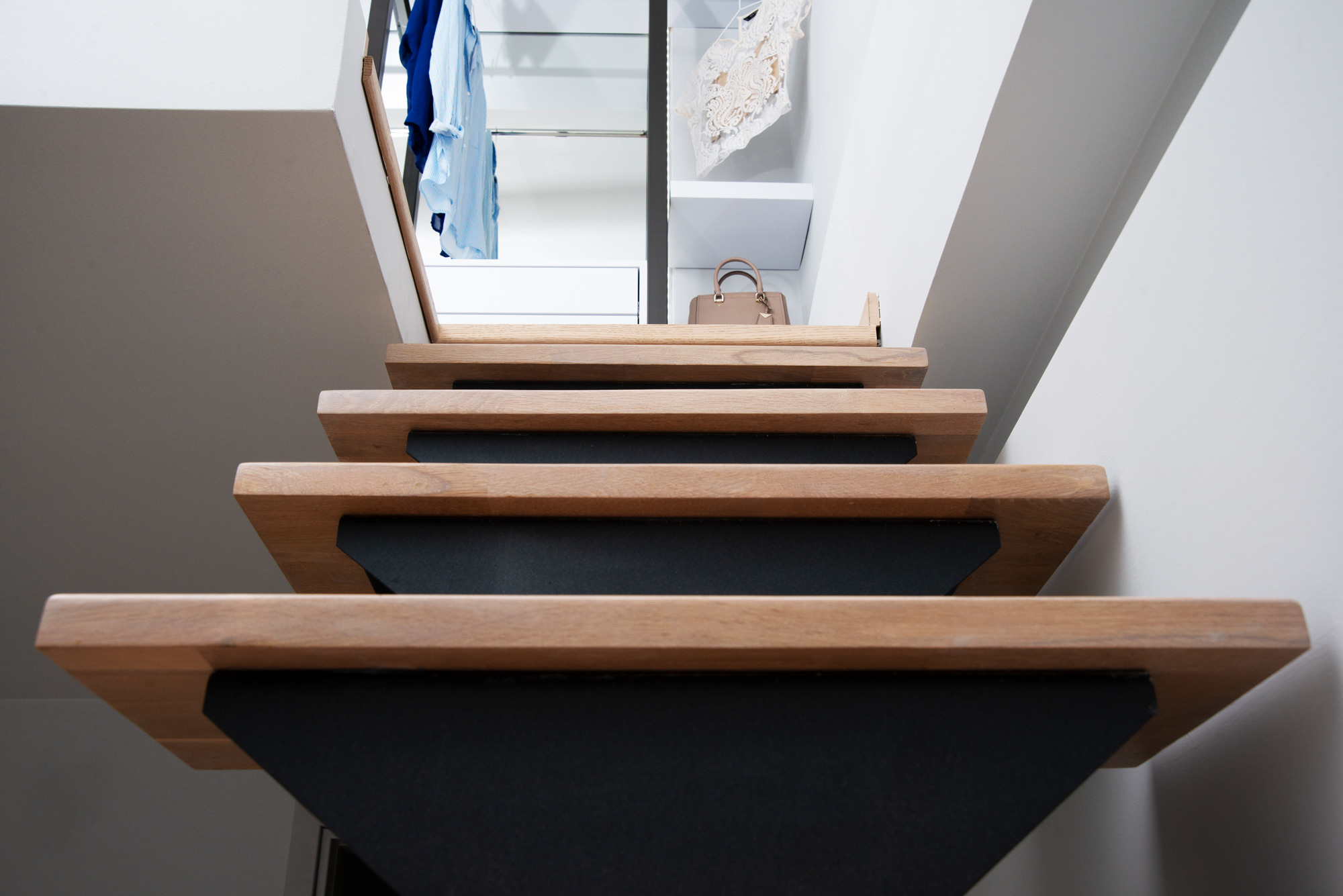 功能至上,简约时尚的私人更衣室-17