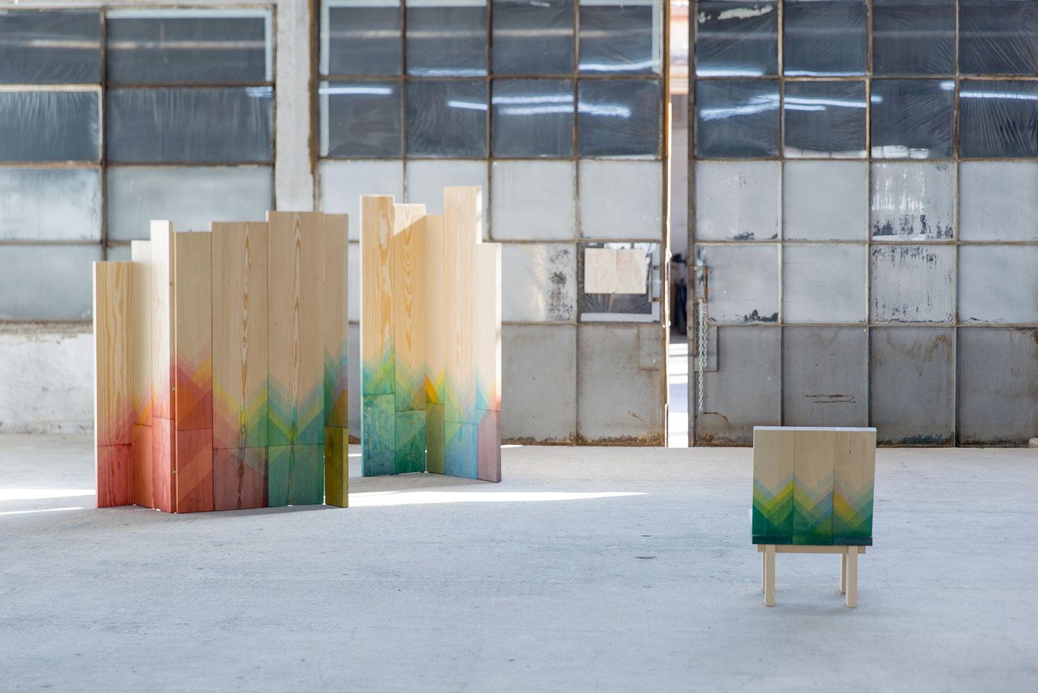 伦敦设计师打造多彩人字形家具-2