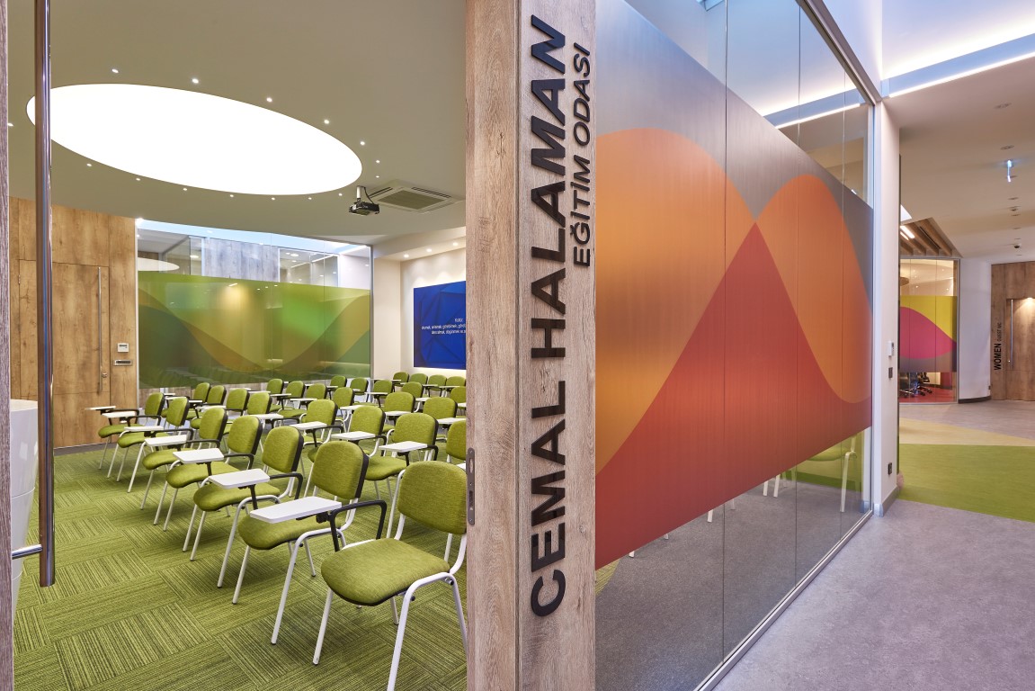 活力互动，Halaman 印刷办公室的现代设计-4