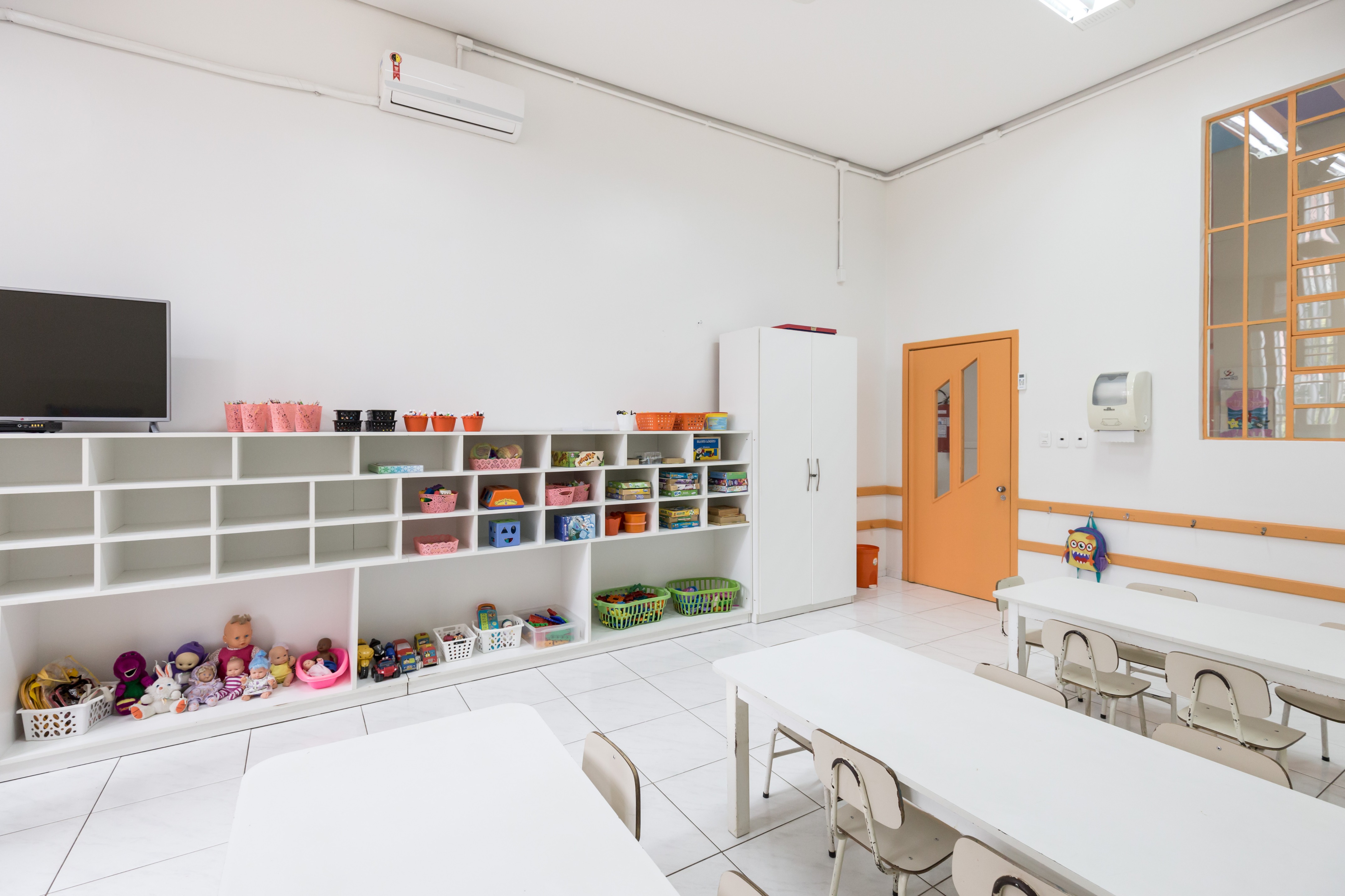 巴西幼儿园色彩斑斓的空间设计-30