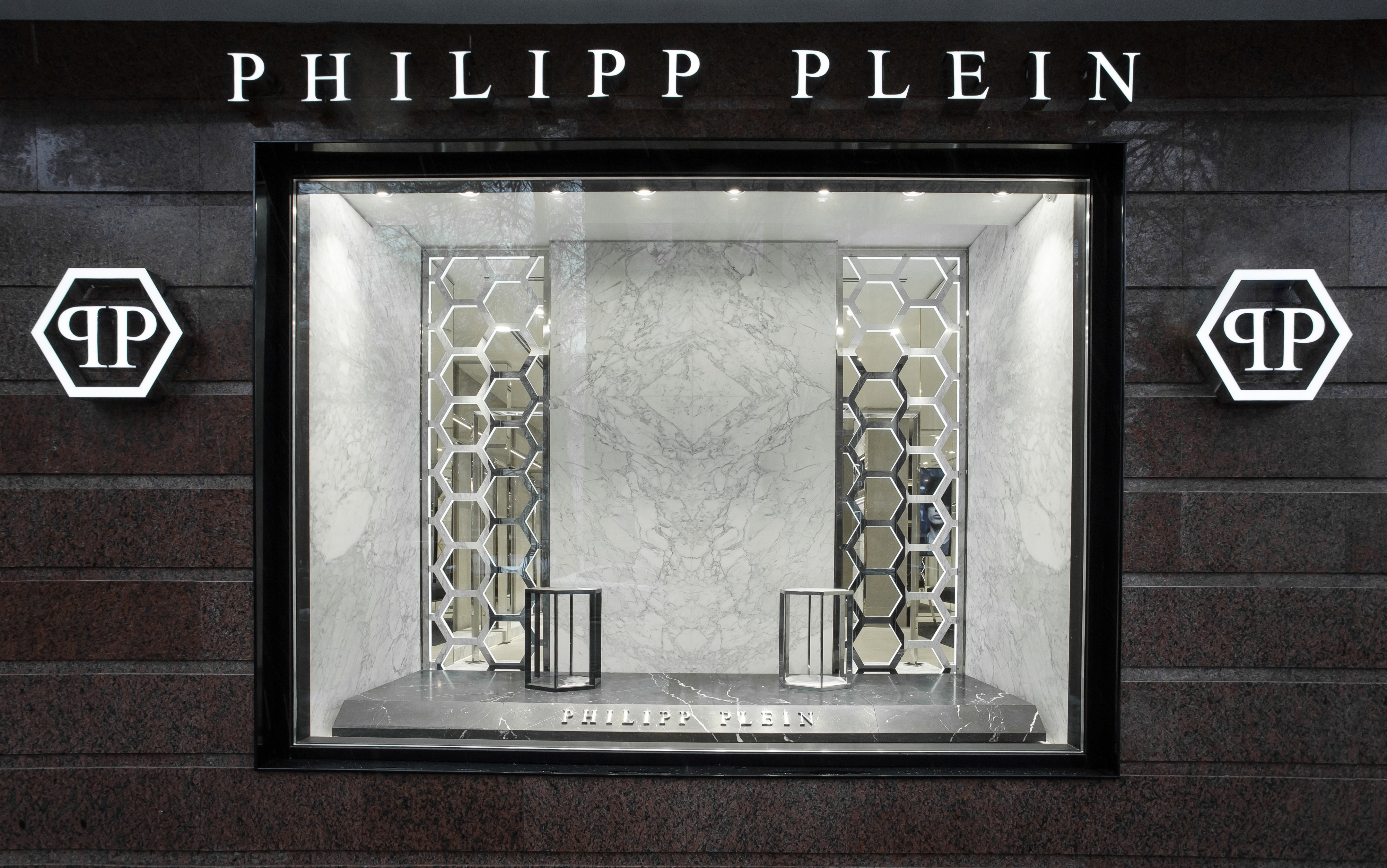 Kazan Philipp Plein 精品店室内设计-0