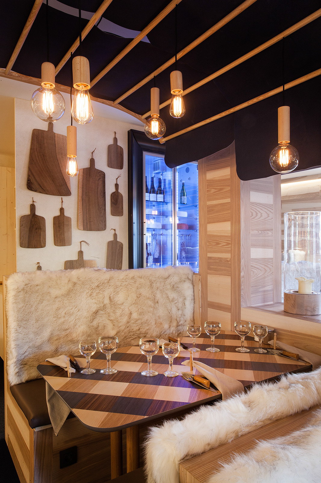 颠覆传统的山间餐厅设计-3