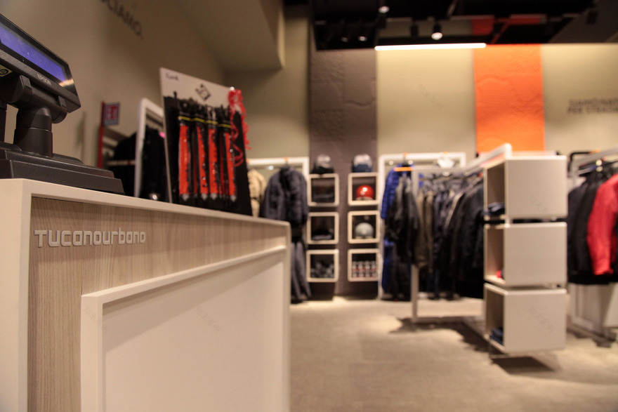 米兰风格都市骑行品牌店设计-6