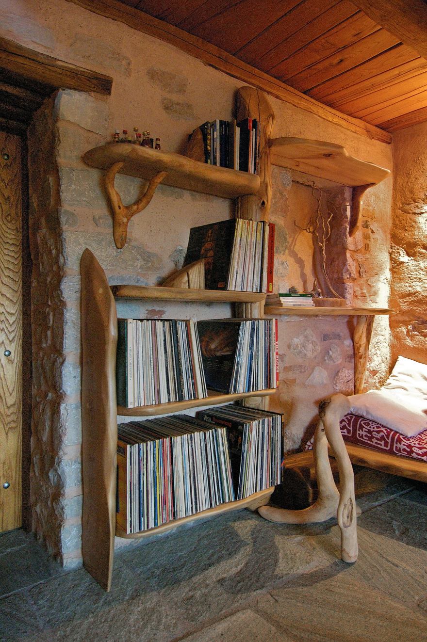 Pelion 山间混凝土石屋,融入自然的简约生活-27