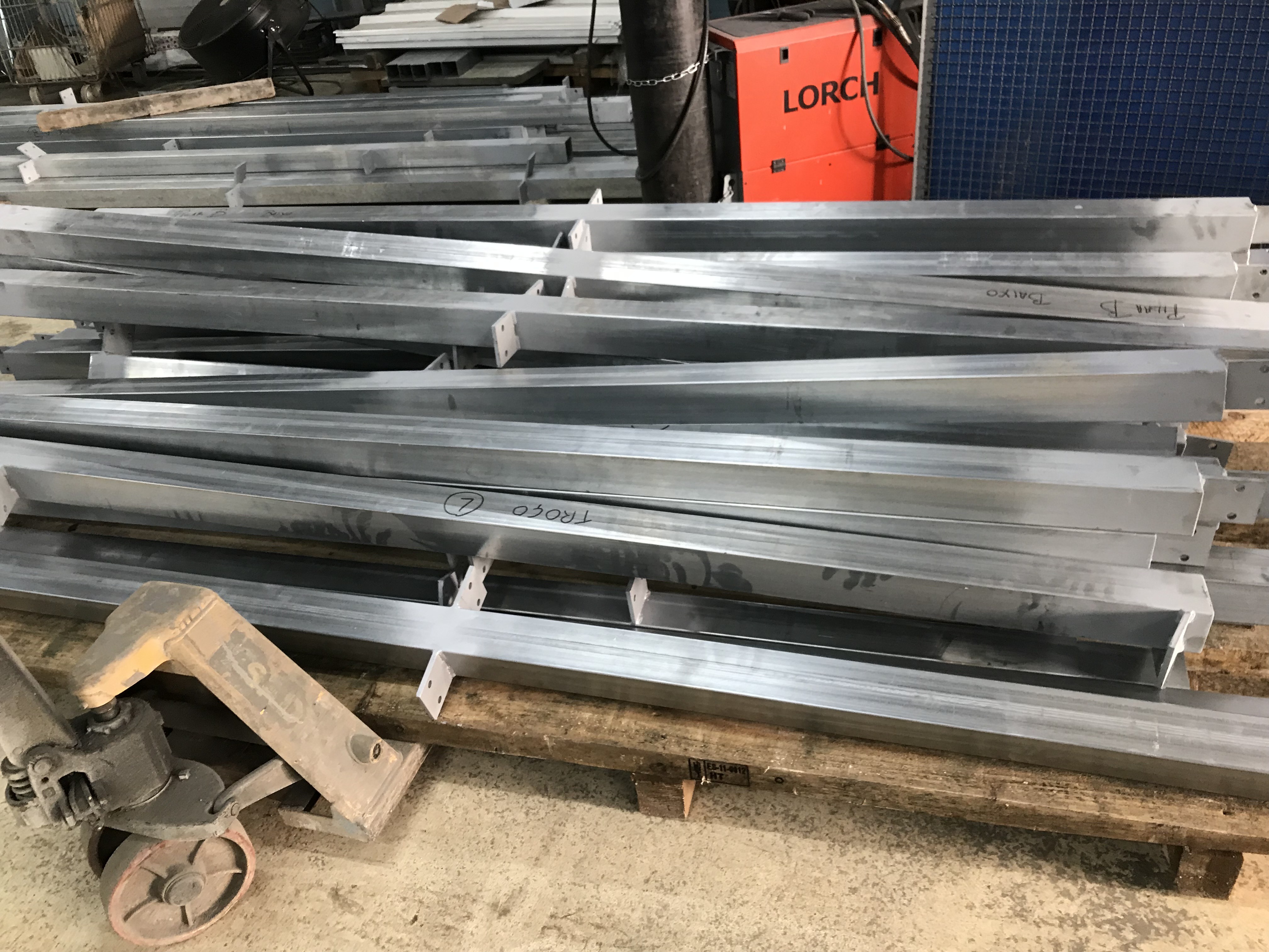 葡萄牙汽车展示厅的快速装配照明设计-0