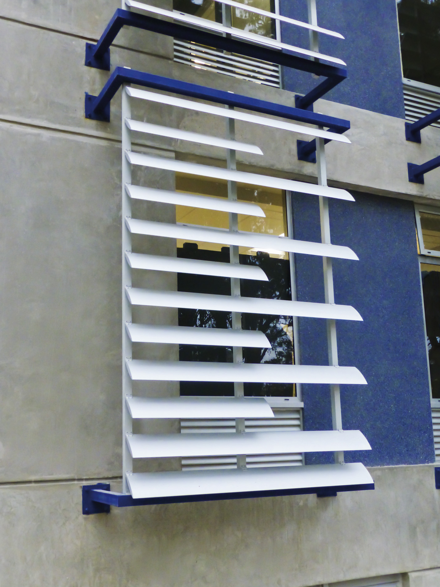 铝制百叶窗为大学生打造舒适学习环境-4