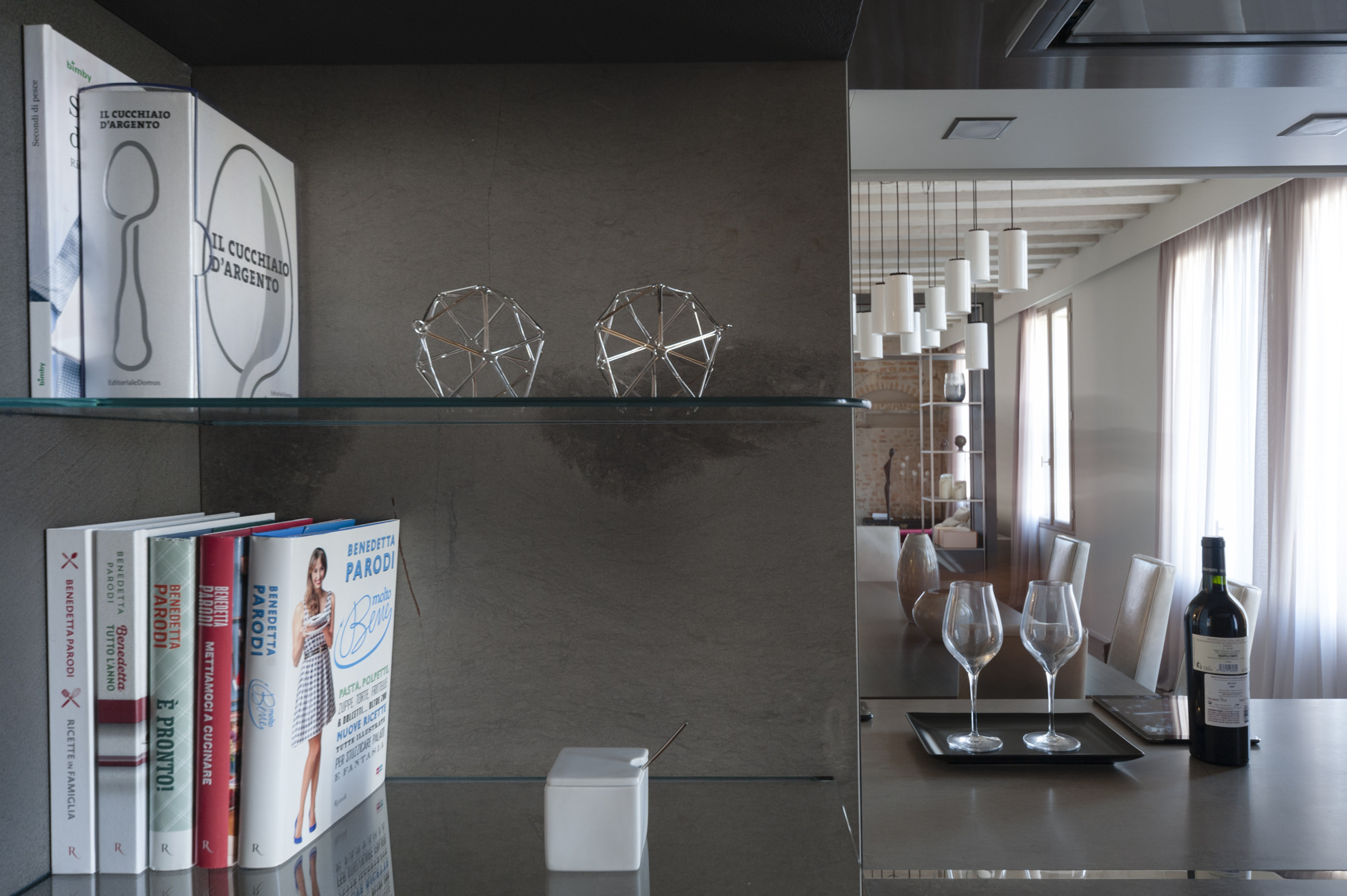 历史韵味与现代设计交融的意大利公寓-9