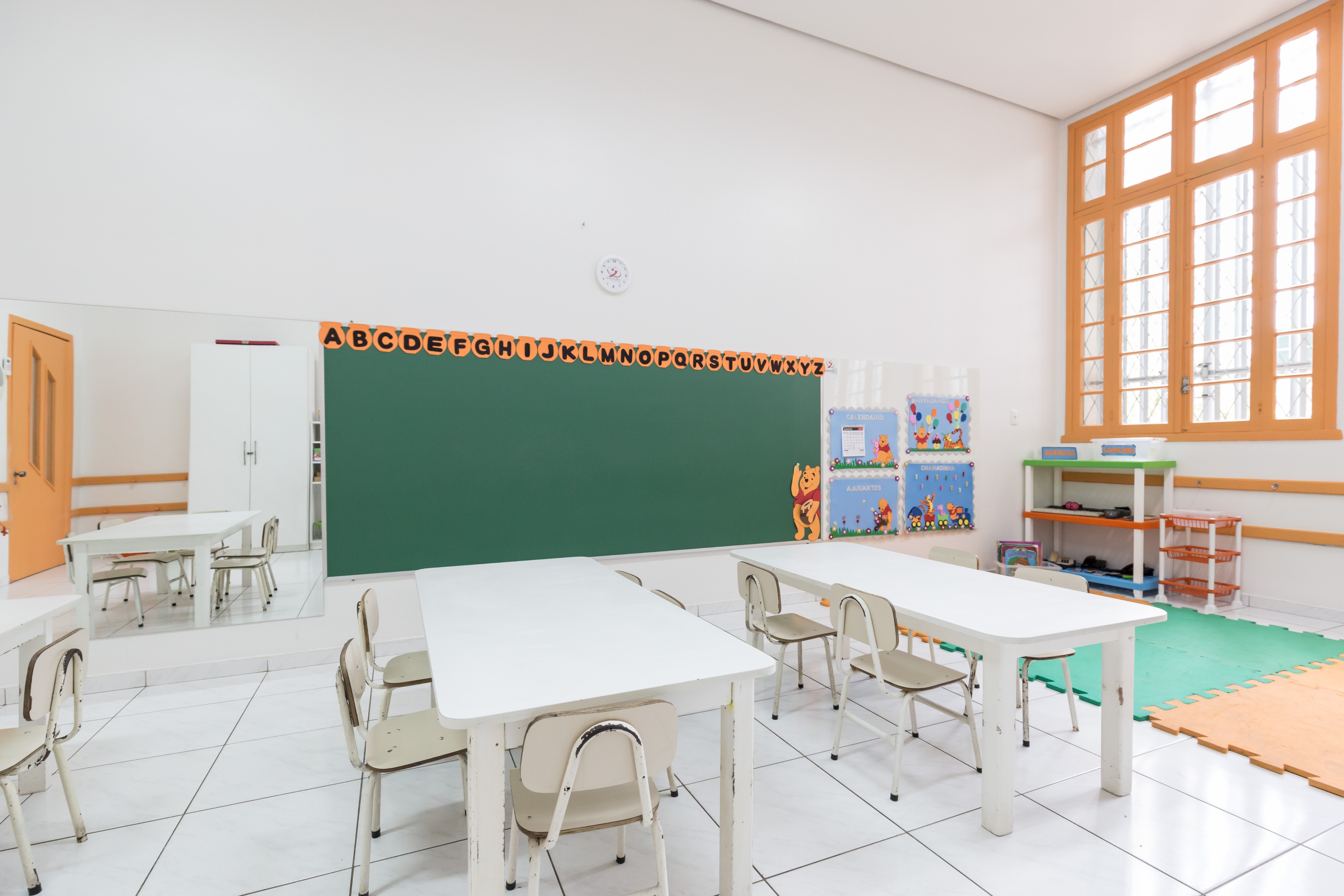 巴西幼儿园色彩斑斓的空间设计-29