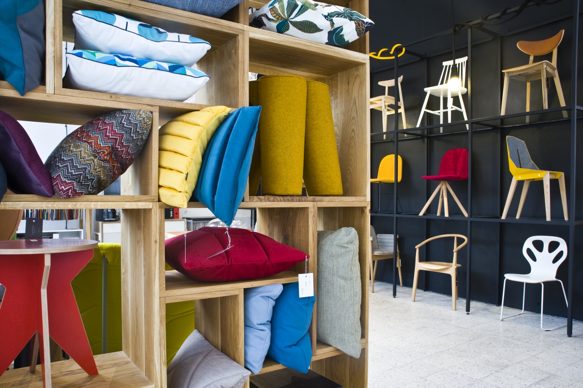 波兰华沙'Euforma'展示厅——现代与复古的完美结合-1