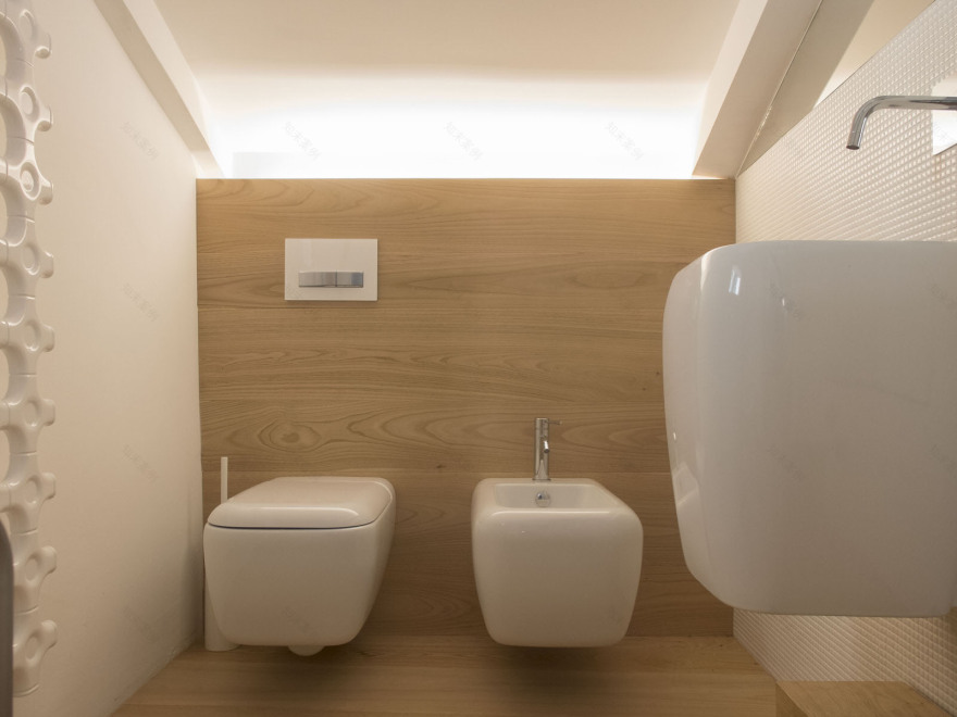 威尼斯垂直公寓 | 自然材料与开放式设计的完美融合-17